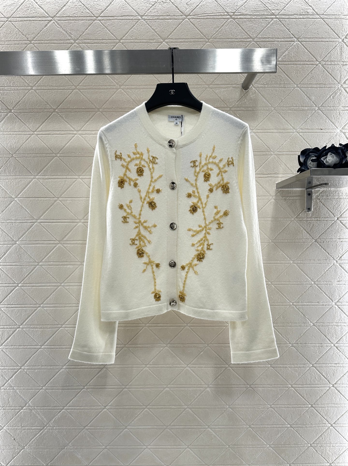 ♥Chane*♥2025新品上架 重工钉珠针织开衫定制YB羊绒纱线织造，密度细针织造，清晰毛感肌理，舒适