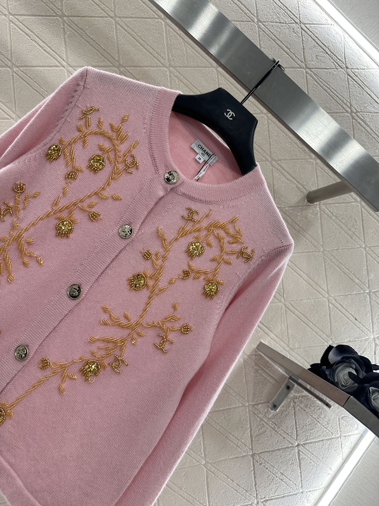 ♥Chane*♥2025新品上架 重工钉珠针织开衫定制YB羊绒纱线织造，密度细针织造，清晰毛感肌理，舒适