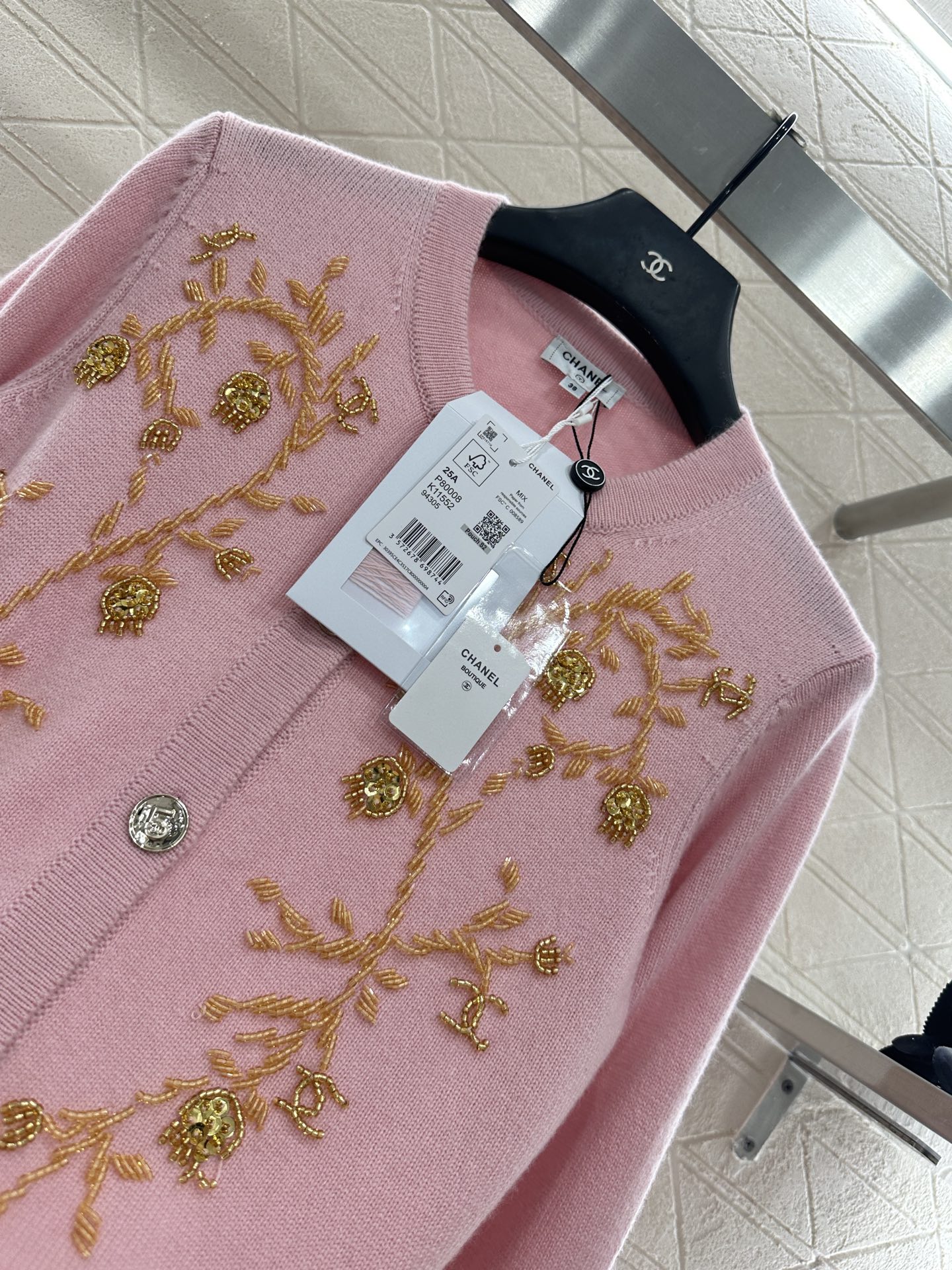 ♥Chane*♥2025新品上架 重工钉珠针织开衫定制YB羊绒纱线织造，密度细针织造，清晰毛感肌理，舒适