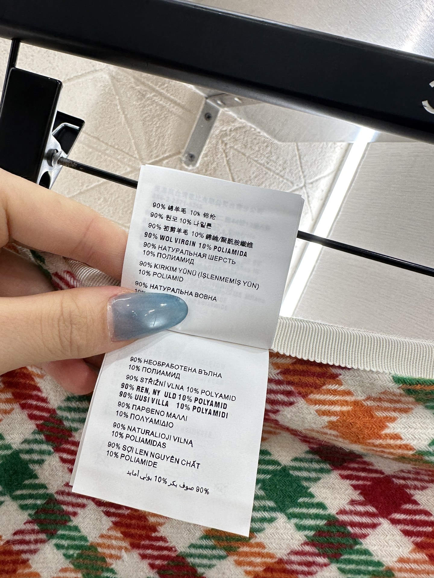 ♥Miumi*♥2025新品上架 直筒格纹彩色半裙定制YB进口羊毛呢材质，通体以白为底色，斜纹红橙白绿四