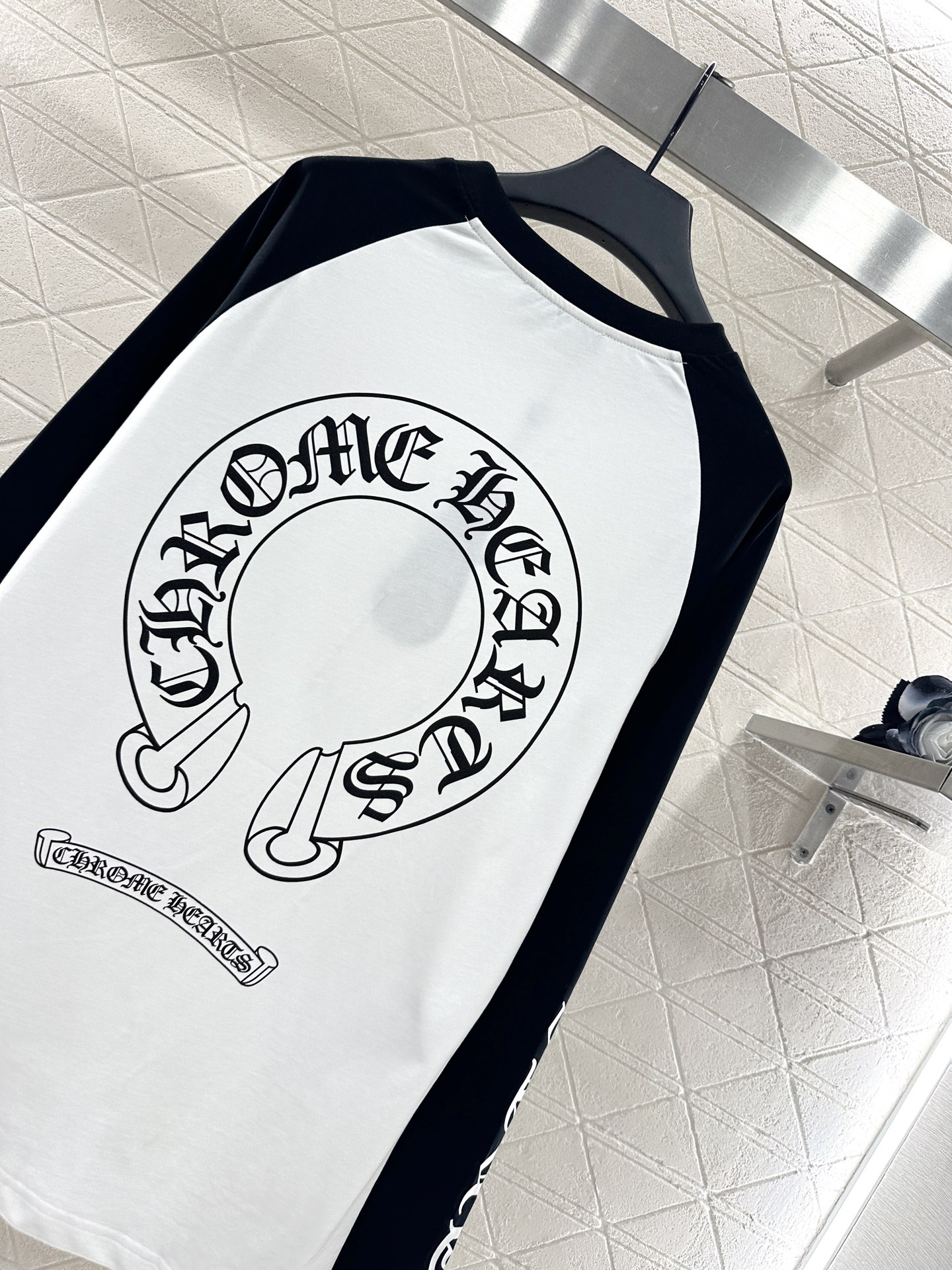 ♥Chrome hear*♥2025新品上架 字母印花撞色插肩长袖上衣定制YB斜纹全棉材质，质感舒适，弹