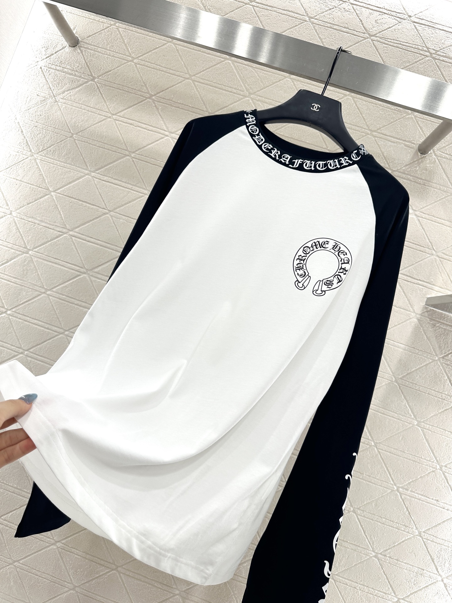 ♥Chrome hear*♥2025新品上架 字母印花撞色插肩长袖上衣定制YB斜纹全棉材质，质感舒适，弹