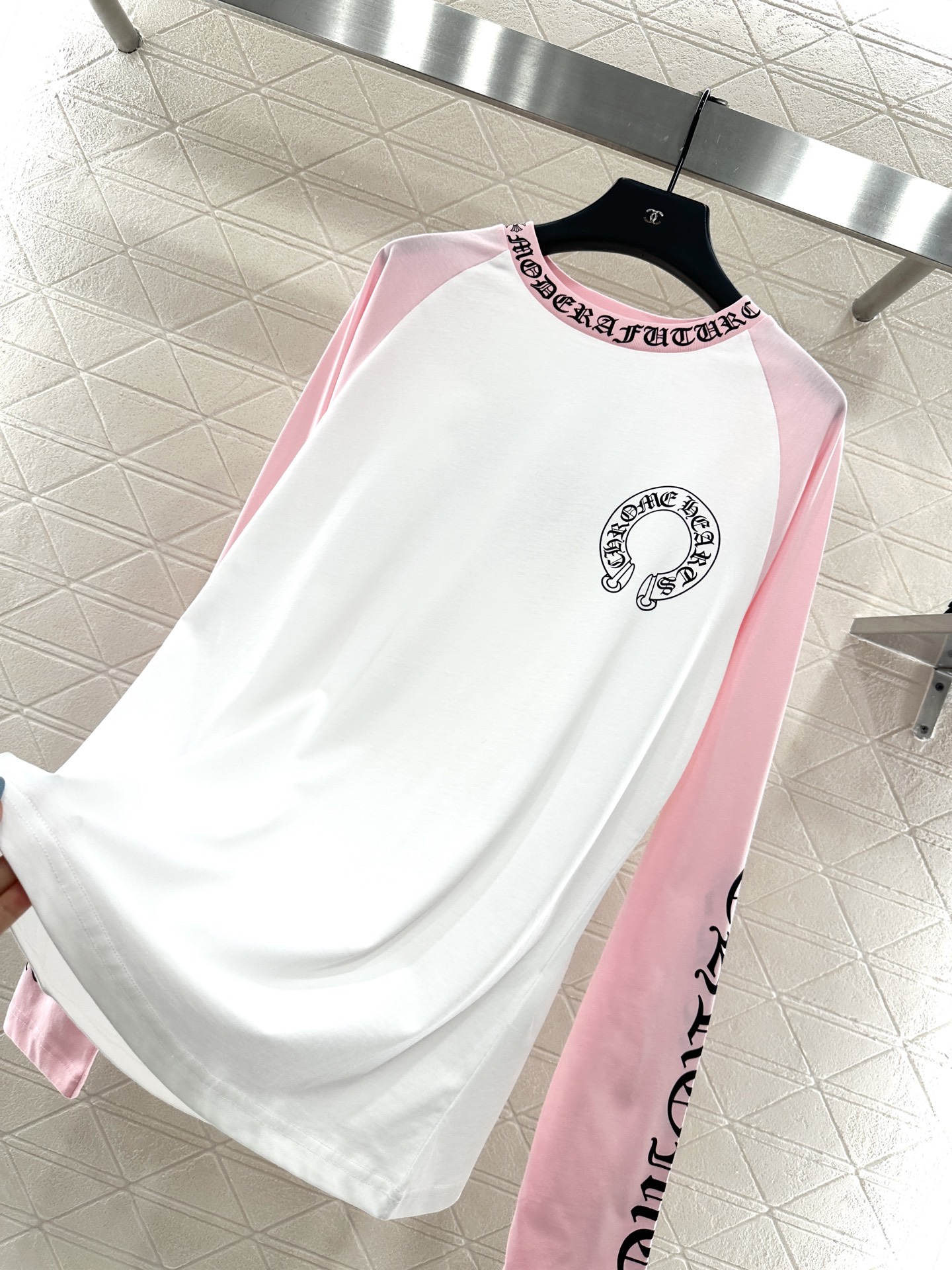 ♥Chrome hear*♥2025新品上架 字母印花撞色插肩长袖上衣定制YB斜纹全棉材质，质感舒适，弹