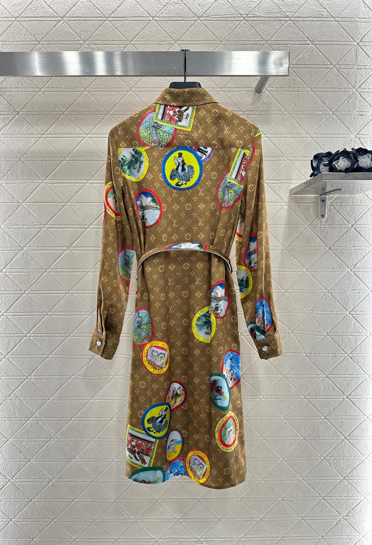 ♥Louis Vuitto*♥2025新品上架 翻领印花徽章衬衣裙定制YB进口斜纹稠材质，舒适亲肤，垂顺