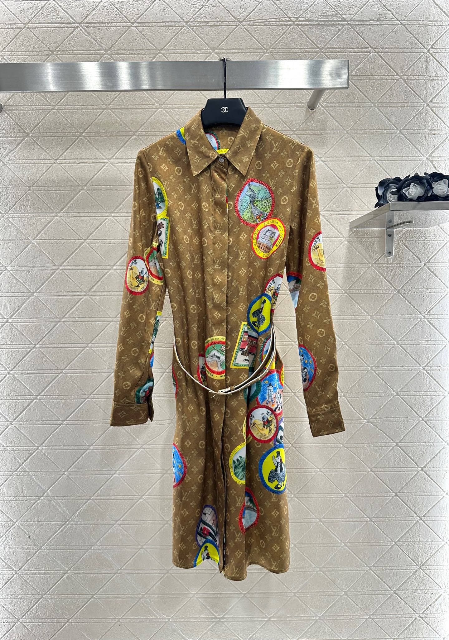 ♥Louis Vuitto*♥2025新品上架 翻领印花徽章衬衣裙定制YB进口斜纹稠材质，舒适亲肤，垂顺