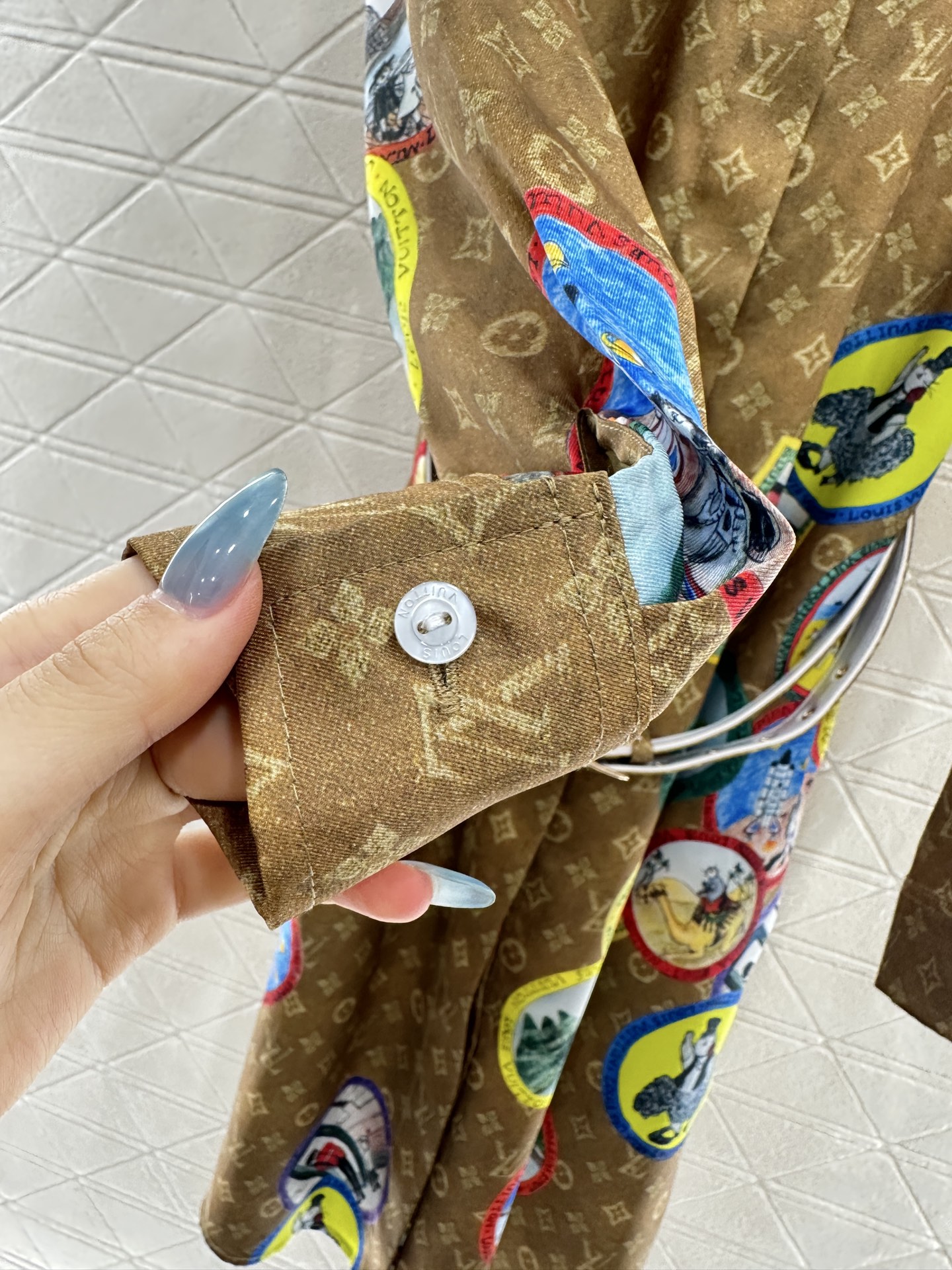 ♥Louis Vuitto*♥2025新品上架 翻领印花徽章衬衣裙定制YB进口斜纹稠材质，舒适亲肤，垂顺