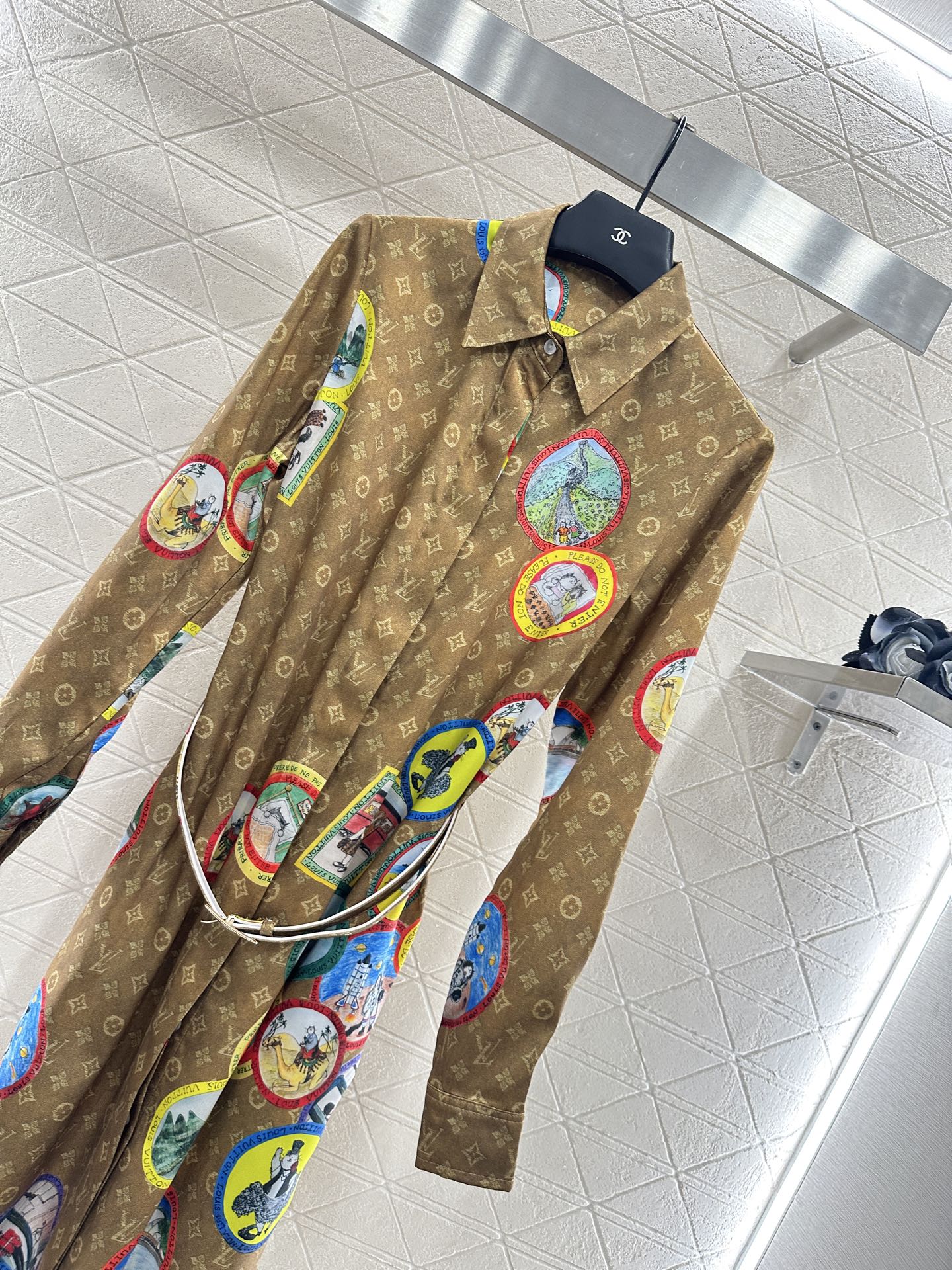 ♥Louis Vuitto*♥2025新品上架 翻领印花徽章衬衣裙定制YB进口斜纹稠材质，舒适亲肤，垂顺