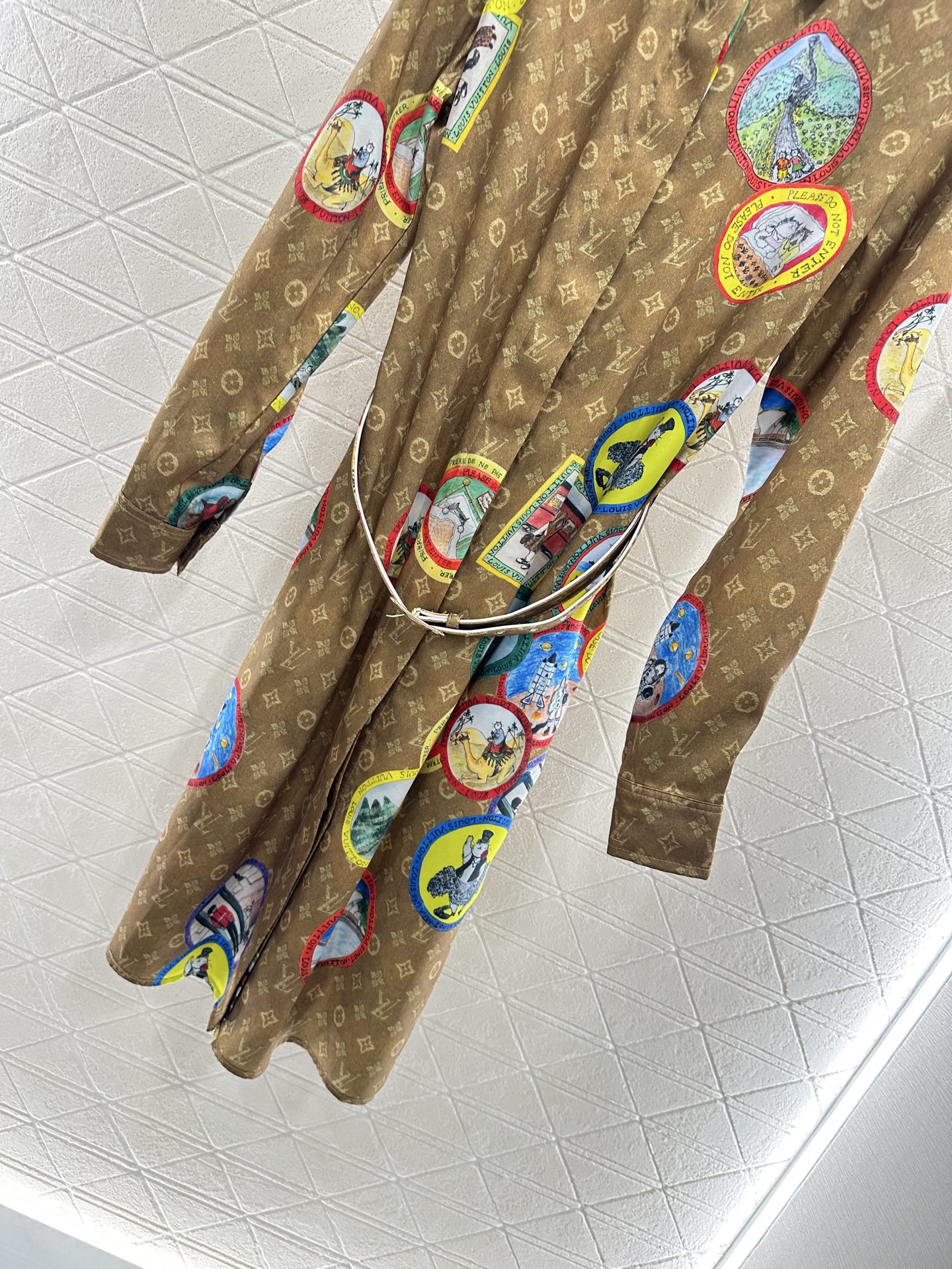 ♥Louis Vuitto*♥2025新品上架 翻领印花徽章衬衣裙定制YB进口斜纹稠材质，舒适亲肤，垂顺