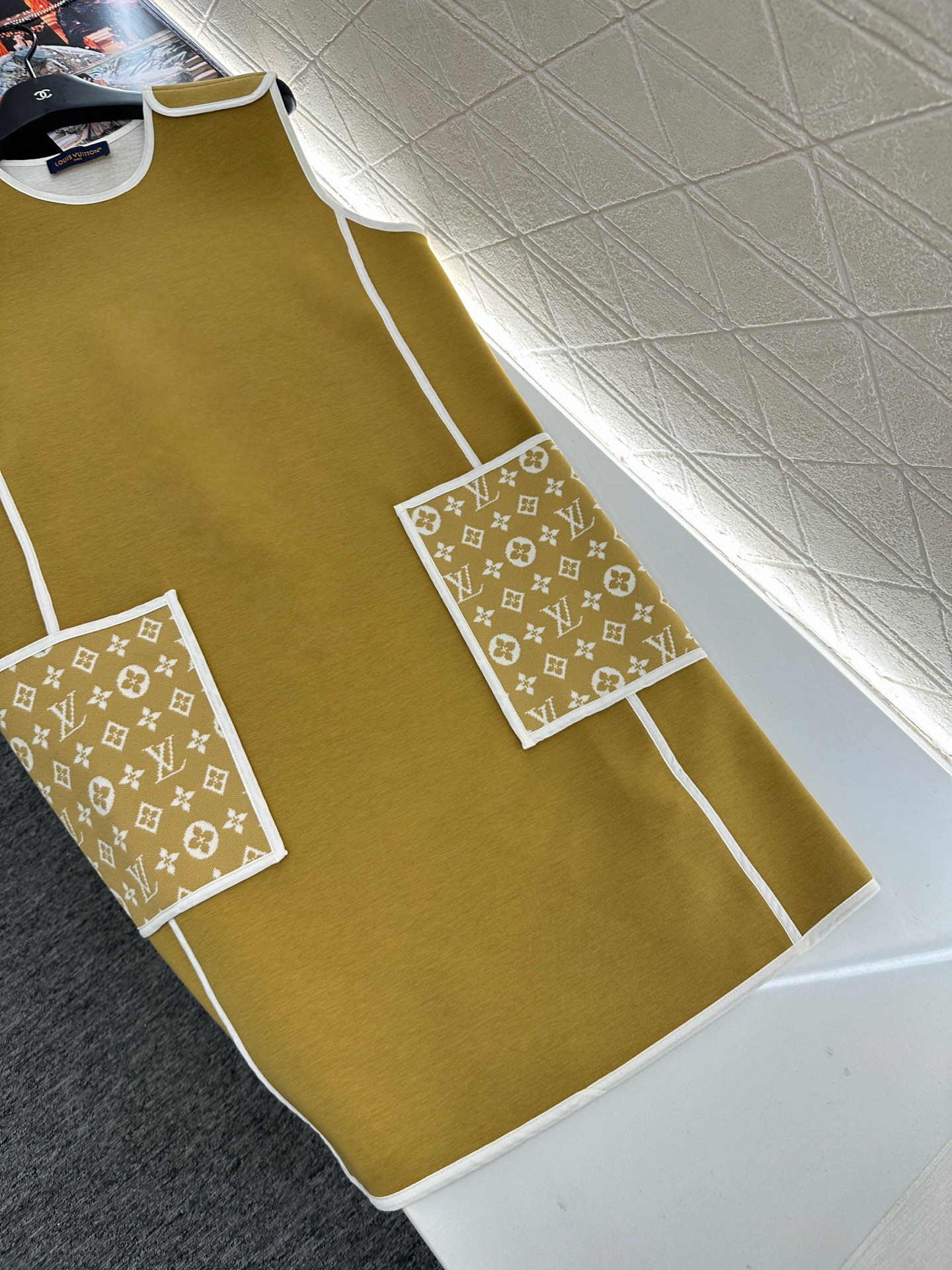 ♥Louis vuitto*♥2025新品上架 提花拼接口袋背心裙定制YB进口棉纶混纺材质，复合工艺处理