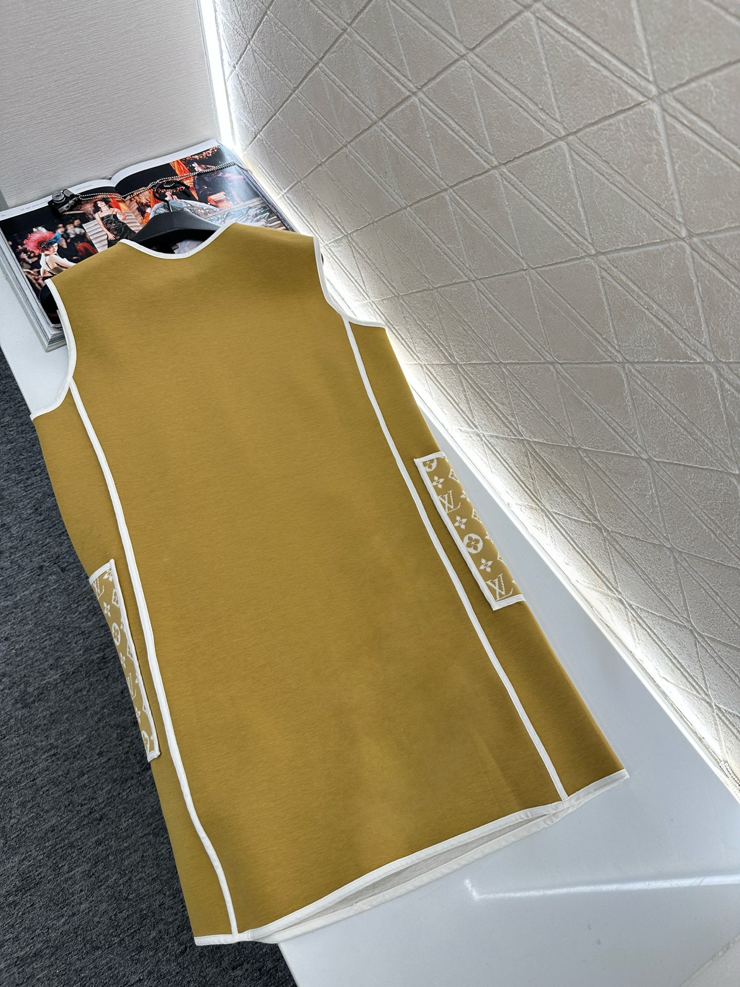 ♥Louis vuitto*♥2025新品上架 提花拼接口袋背心裙定制YB进口棉纶混纺材质，复合工艺处理