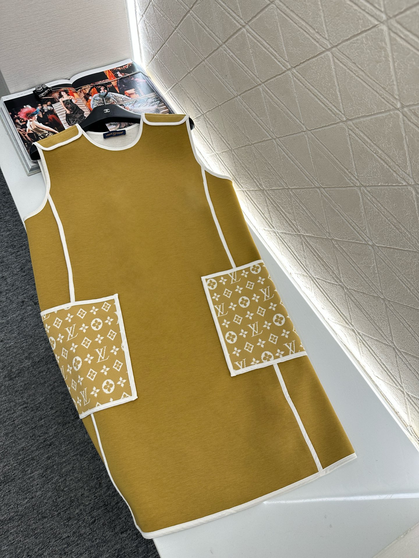 ♥Louis vuitto*♥2025新品上架 提花拼接口袋背心裙定制YB进口棉纶混纺材质，复合工艺处理