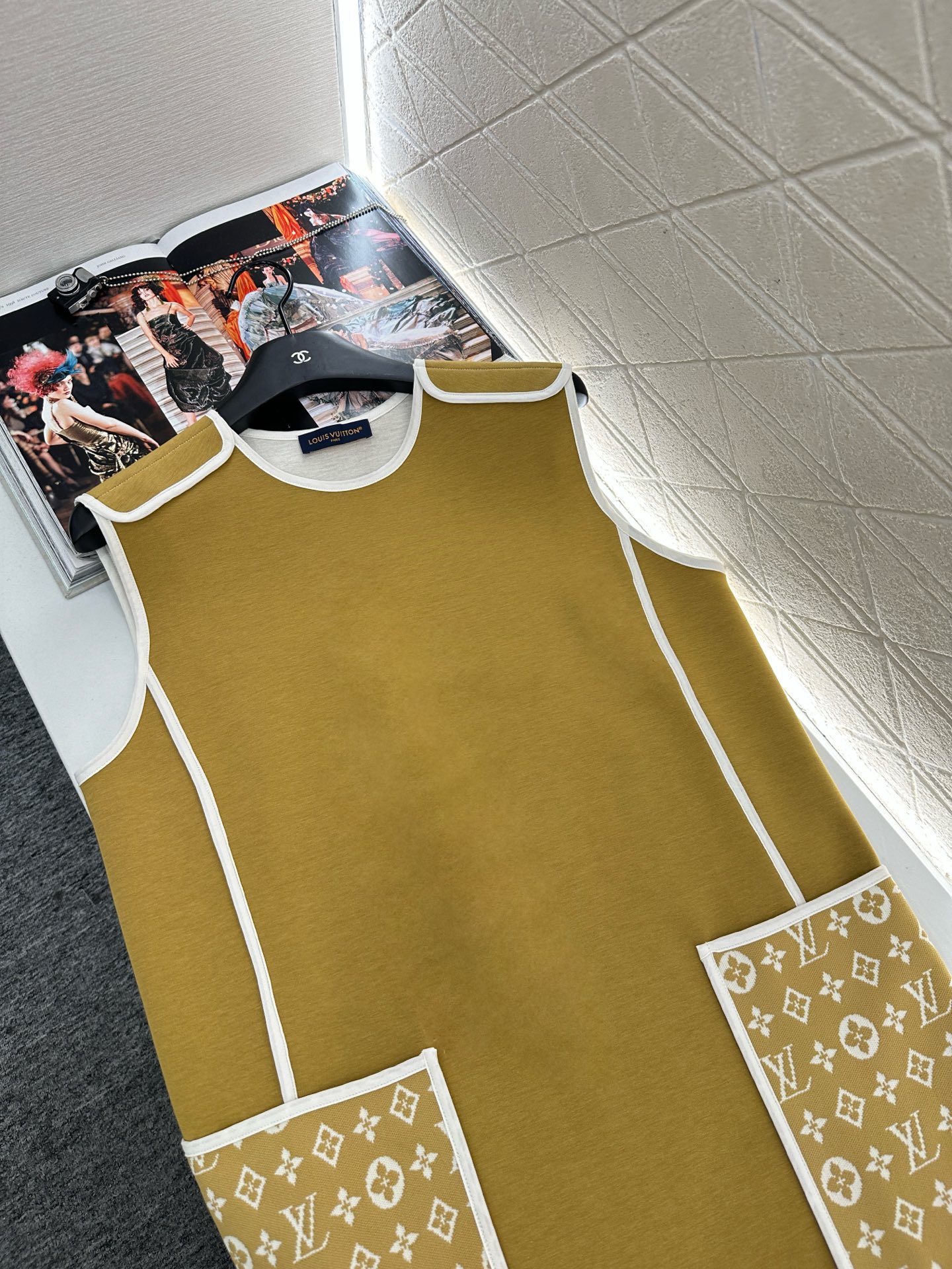 ♥Louis vuitto*♥2025新品上架 提花拼接口袋背心裙定制YB进口棉纶混纺材质，复合工艺处理