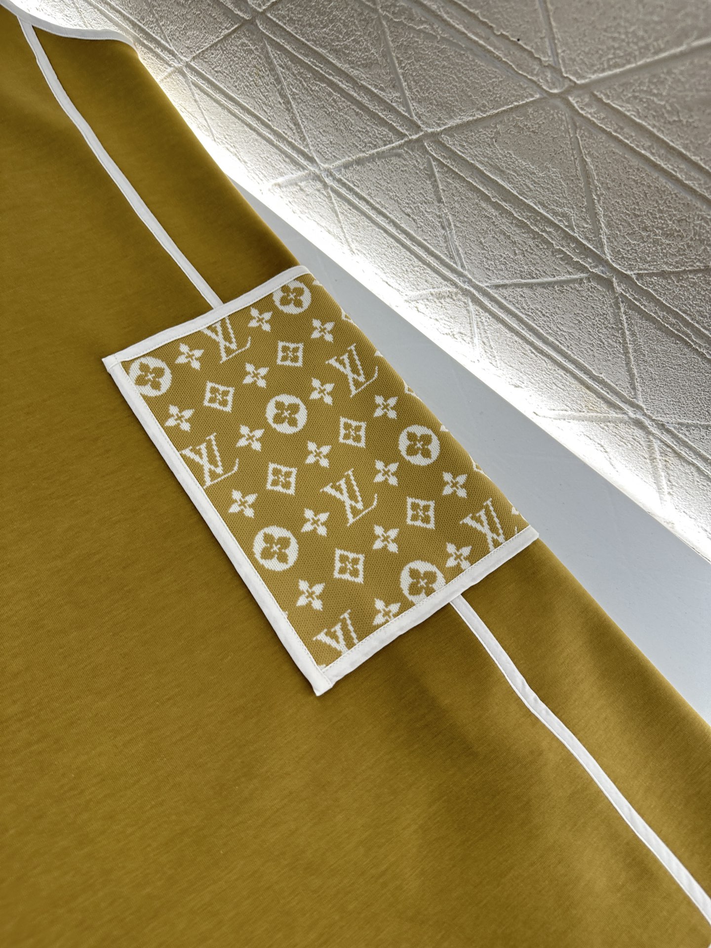 ♥Louis vuitto*♥2025新品上架 提花拼接口袋背心裙定制YB进口棉纶混纺材质，复合工艺处理