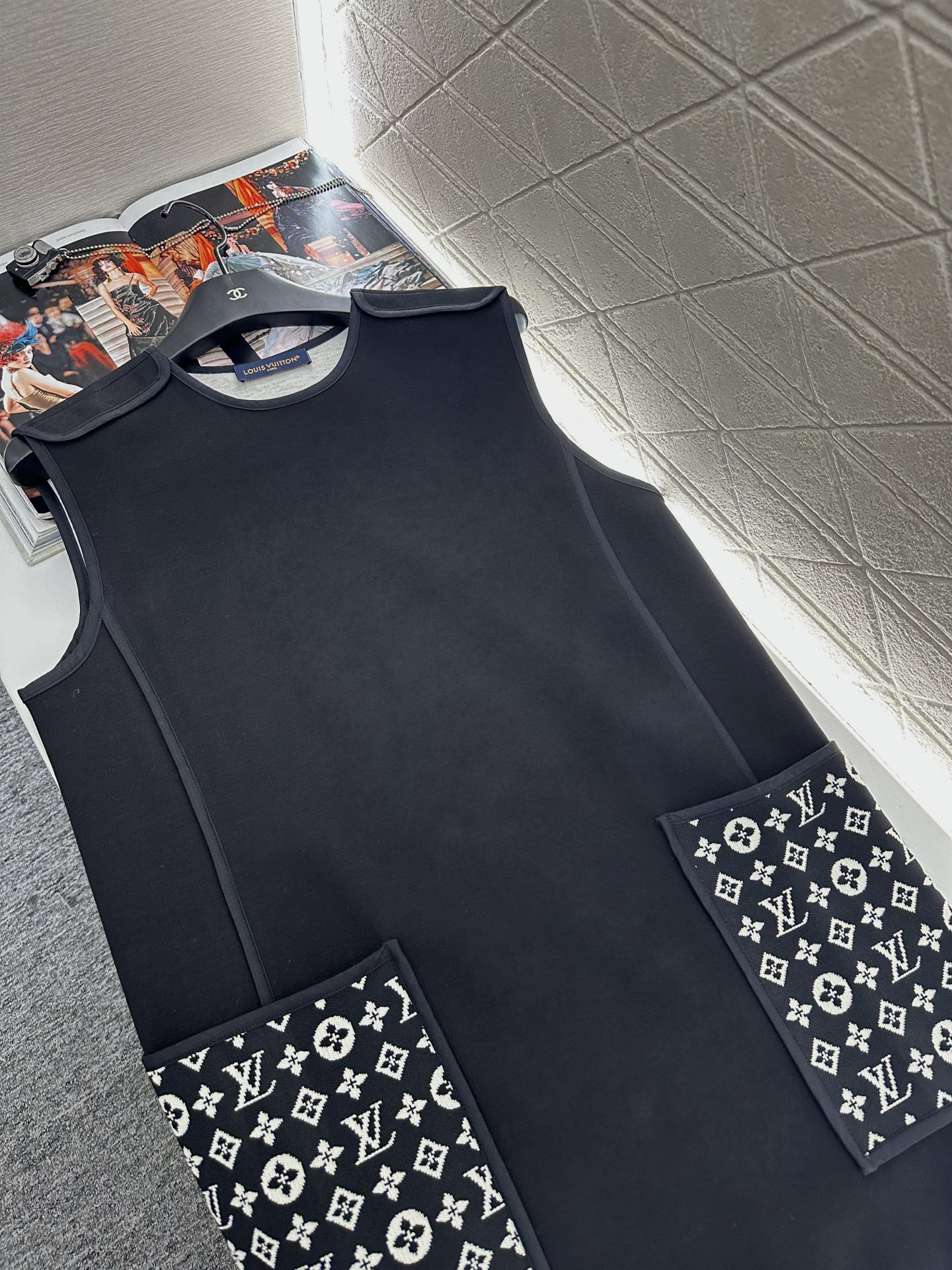 ♥Louis vuitto*♥2025新品上架 提花拼接口袋背心裙定制YB进口棉纶混纺材质，复合工艺处理