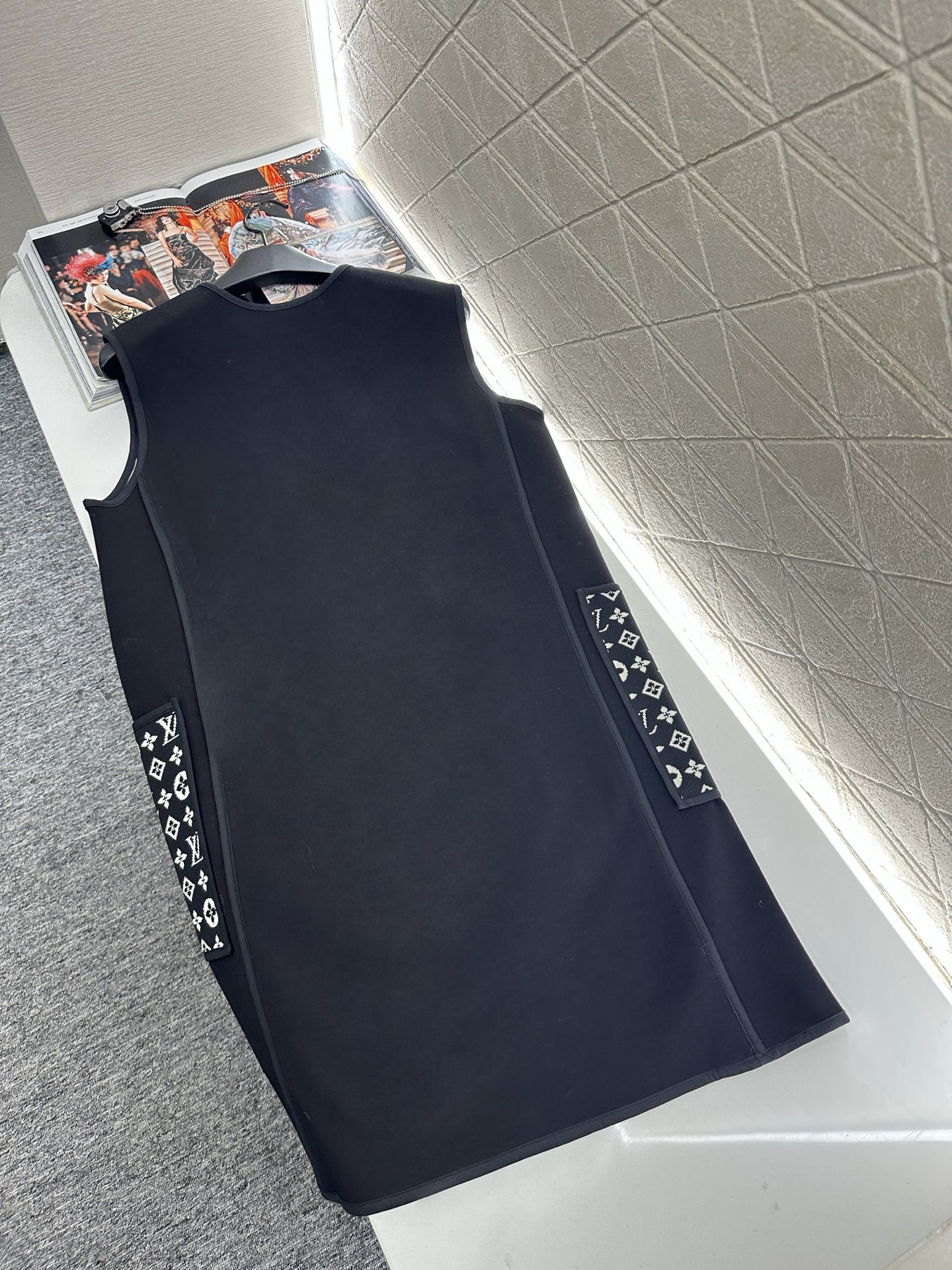 ♥Louis vuitto*♥2025新品上架 提花拼接口袋背心裙定制YB进口棉纶混纺材质，复合工艺处理