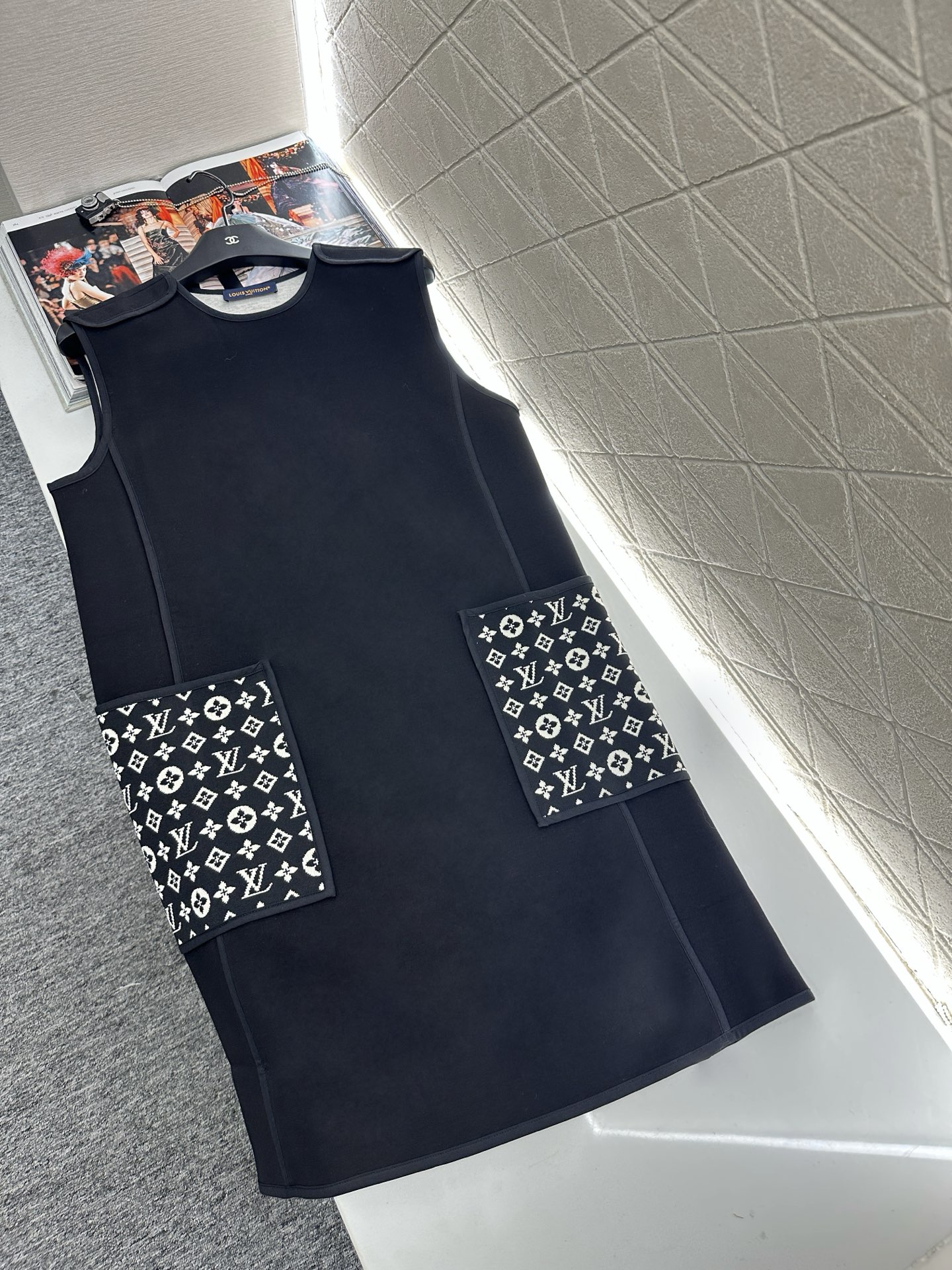 ♥Louis vuitto*♥2025新品上架 提花拼接口袋背心裙定制YB进口棉纶混纺材质，复合工艺处理
