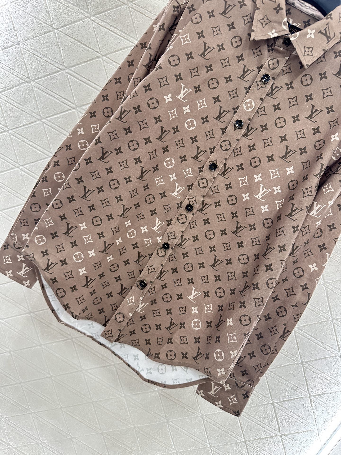 ♥Louis vuitto*♥2025新品上架 印花翻领长袖衬衣定制YB斜纹全棉材质，质感高级，穿搭舒适