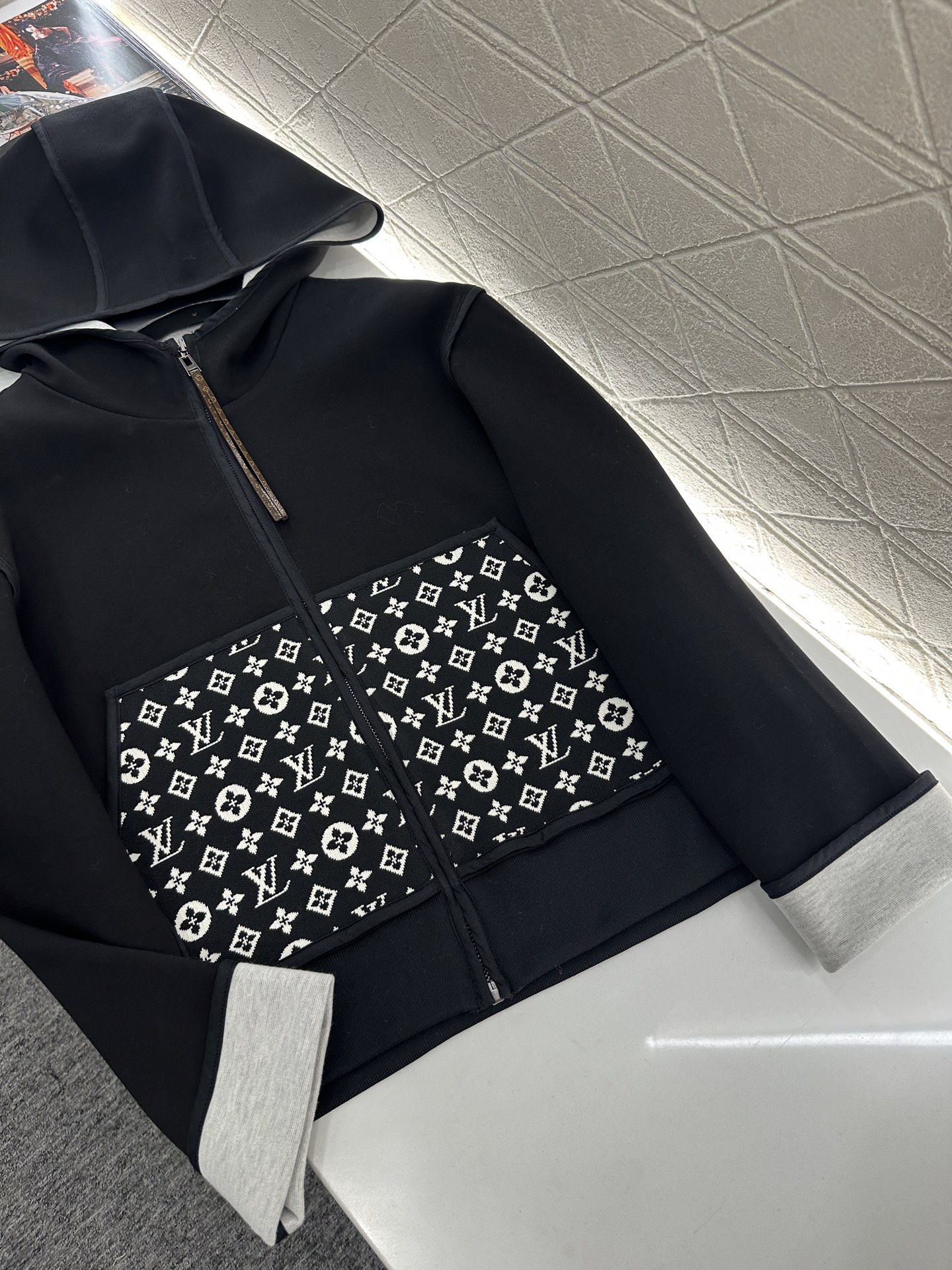 ♥Louis vuitto*♥2025新品上架 连帽提花外套长裤套装定制YB进口棉纶混纺材质，复合工艺处