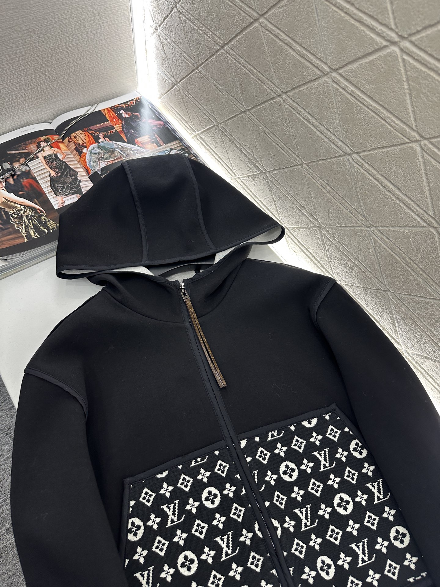 ♥Louis vuitto*♥2025新品上架 连帽提花外套长裤套装定制YB进口棉纶混纺材质，复合工艺处