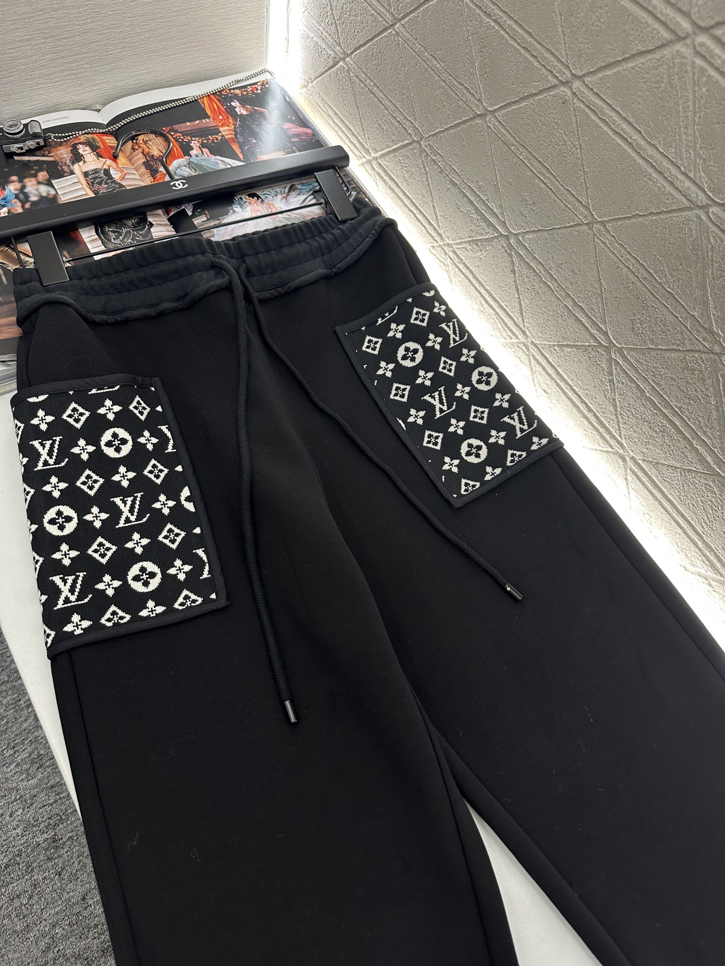 ♥Louis vuitto*♥2025新品上架 连帽提花外套长裤套装定制YB进口棉纶混纺材质，复合工艺处