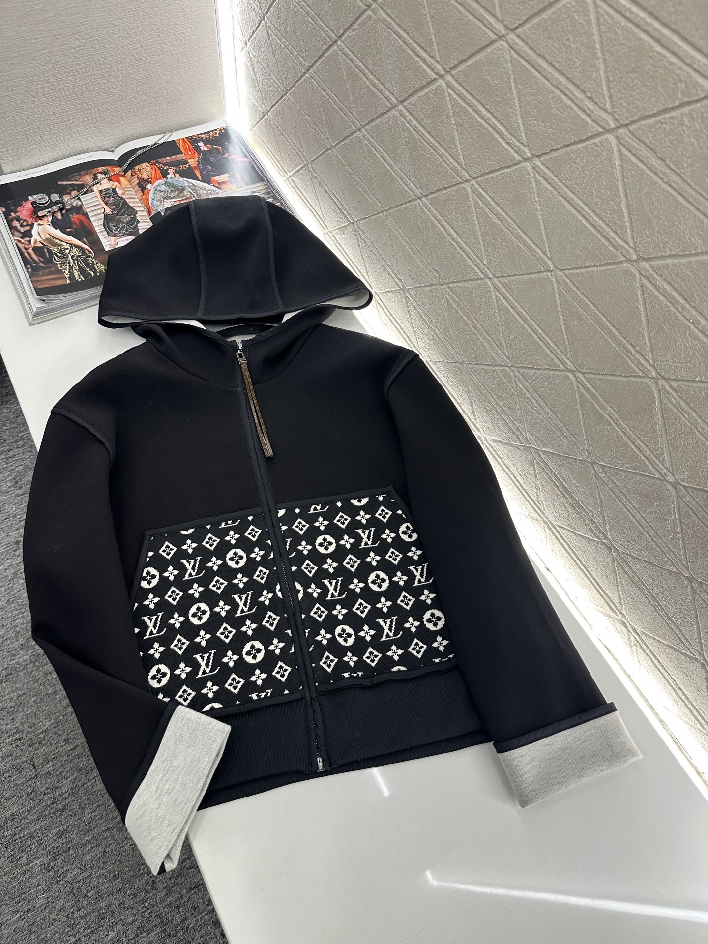 ♥Louis vuitto*♥2025新品上架 连帽提花外套长裤套装定制YB进口棉纶混纺材质，复合工艺处