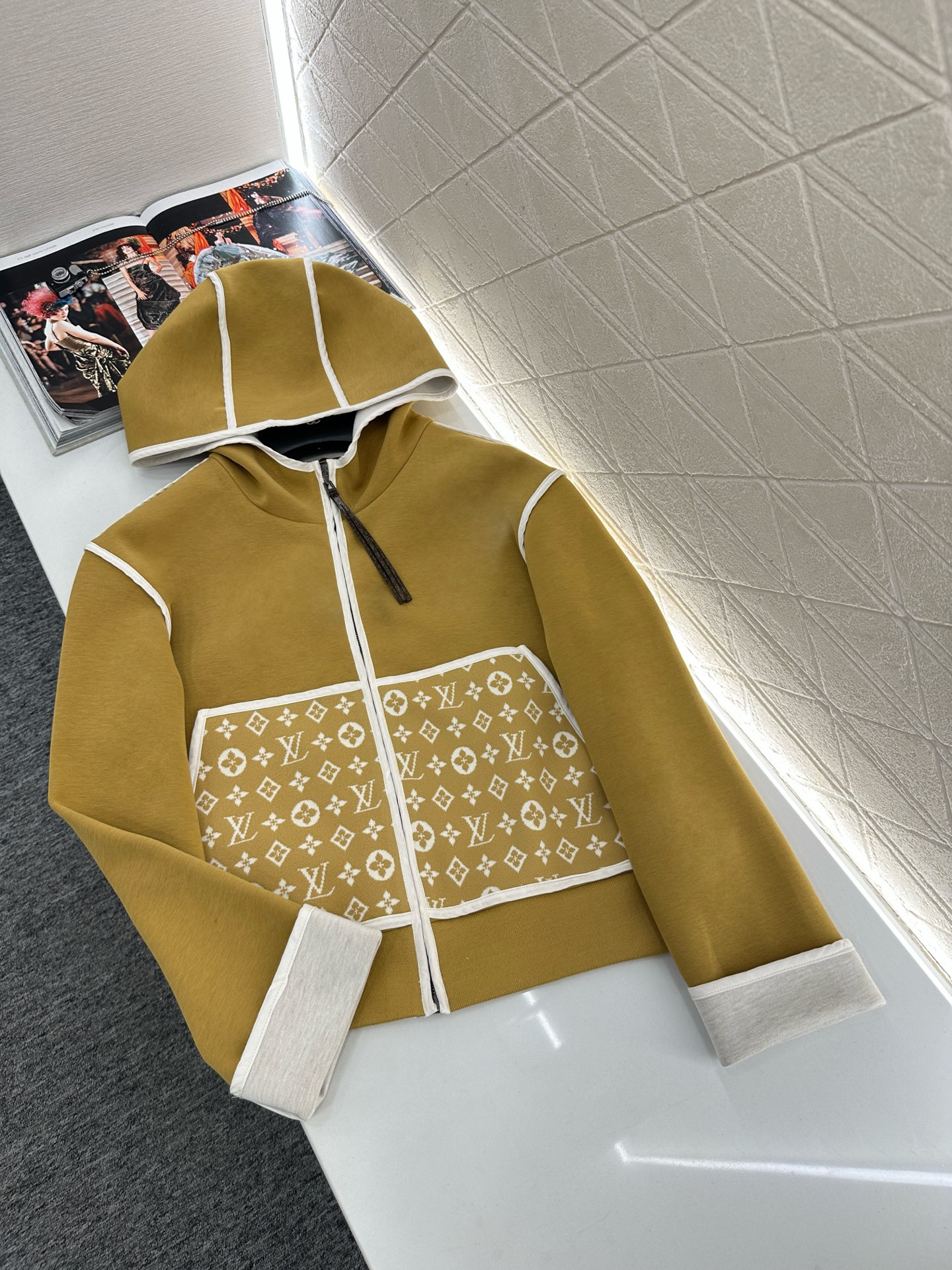 ♥Louis vuitto*♥2025新品上架 连帽提花外套长裤套装定制YB进口棉纶混纺材质，复合工艺处