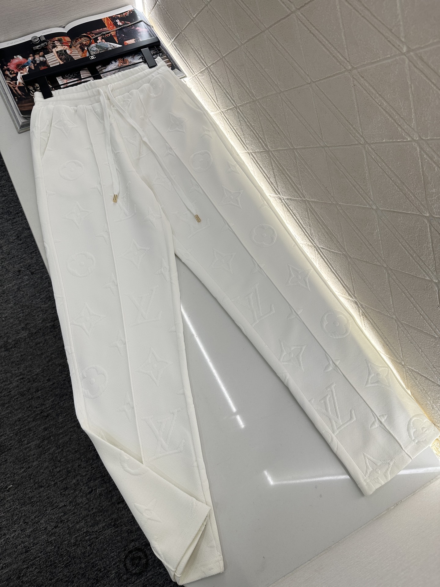 ♥Louis vuitto*♥2025新品上架 压花连帽收腰外套长裤套装定制YB进口压花材质，舒适亲肤，