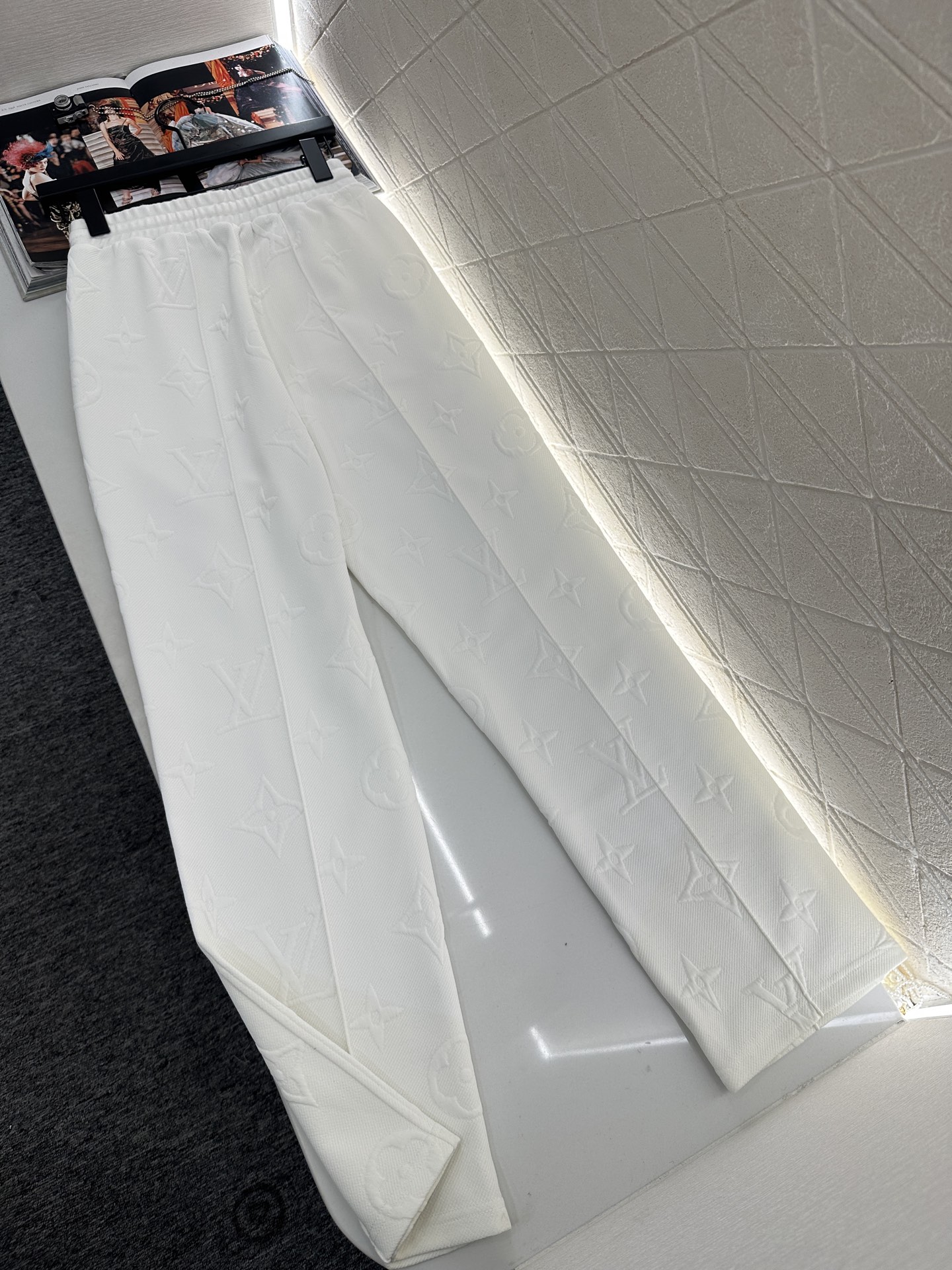 ♥Louis vuitto*♥2025新品上架 压花连帽收腰外套长裤套装定制YB进口压花材质，舒适亲肤，