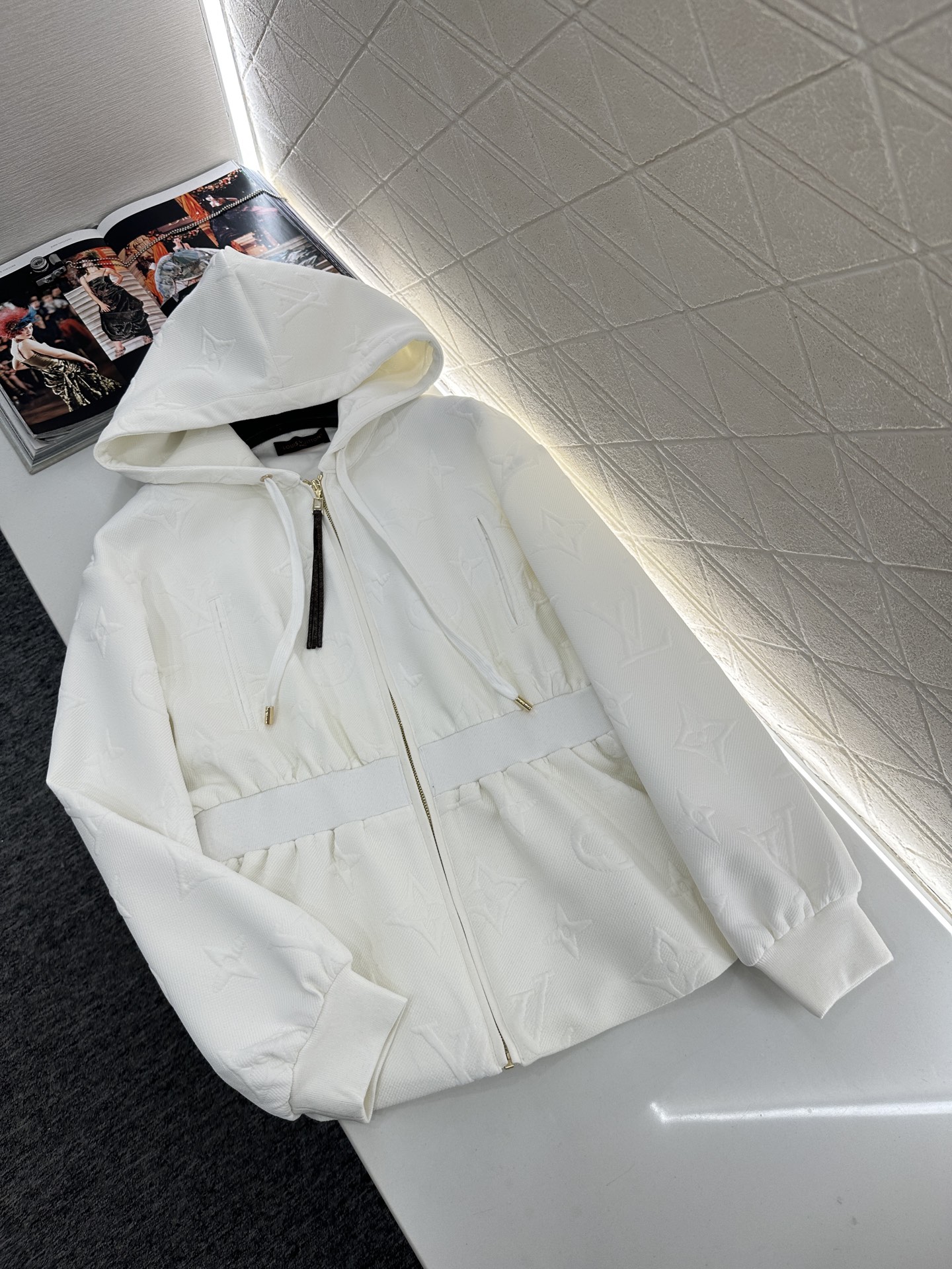 ♥Louis vuitto*♥2025新品上架 压花连帽收腰外套长裤套装定制YB进口压花材质，舒适亲肤，