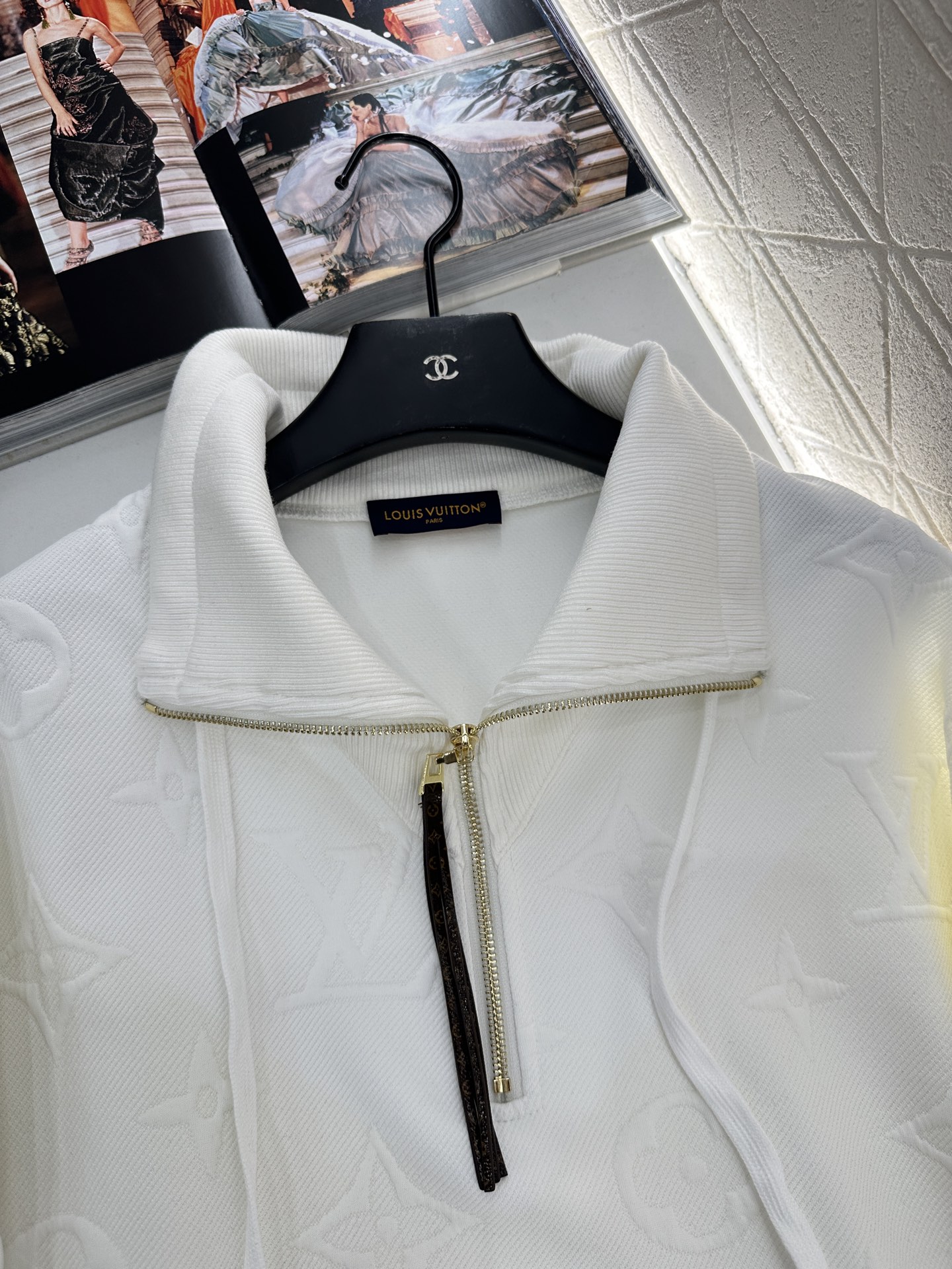 ♥Louis vuitto*♥2025新品上架 压花半开襟卫衣定制YB进口压花材质，柔软亲肤，穿搭时髦，