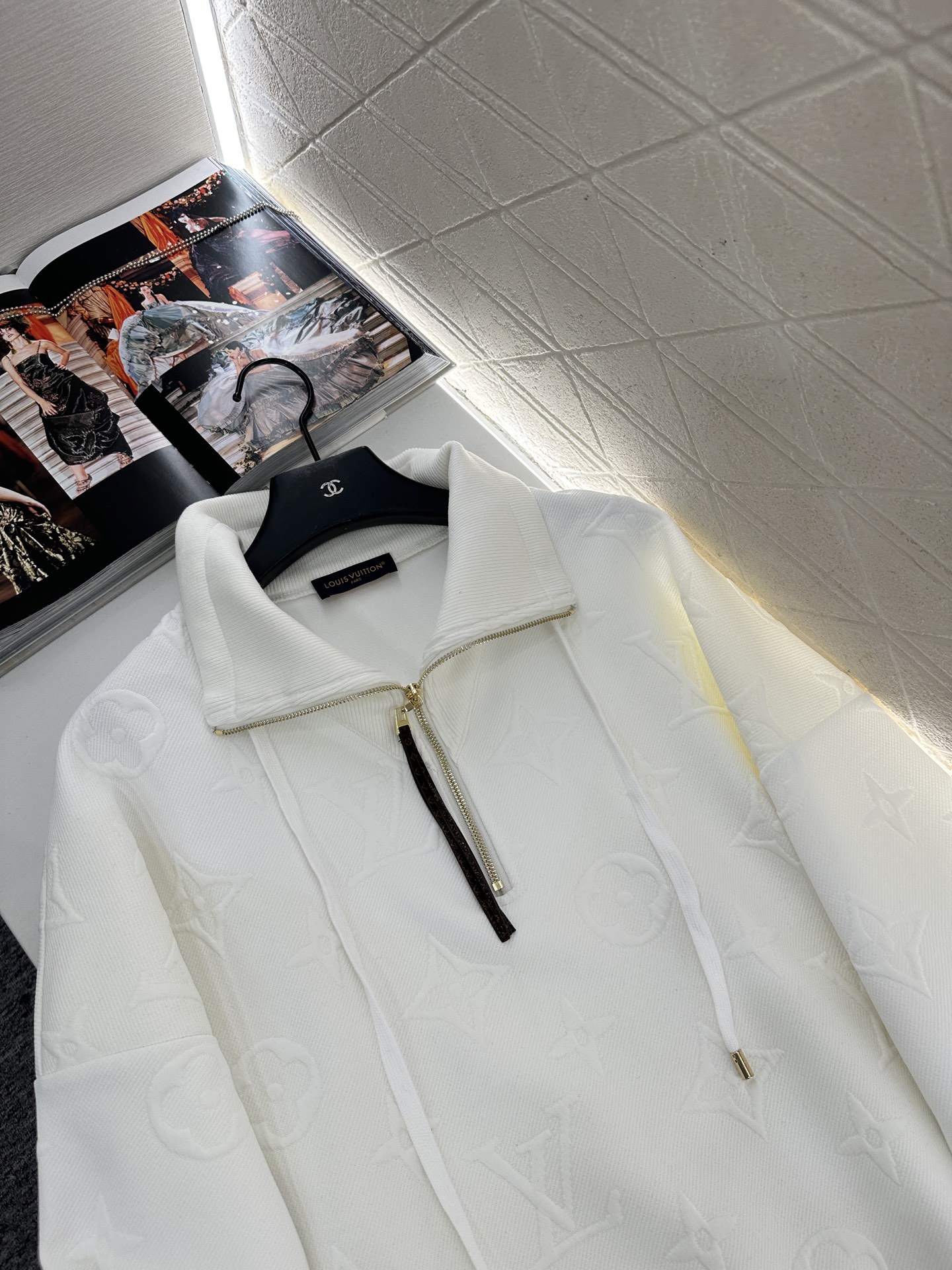 ♥Louis vuitto*♥2025新品上架 压花半开襟卫衣定制YB进口压花材质，柔软亲肤，穿搭时髦，