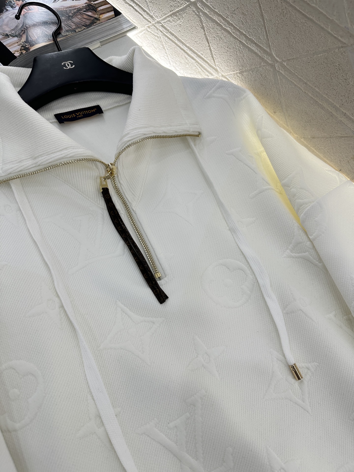 ♥Louis vuitto*♥2025新品上架 压花半开襟卫衣定制YB进口压花材质，柔软亲肤，穿搭时髦，