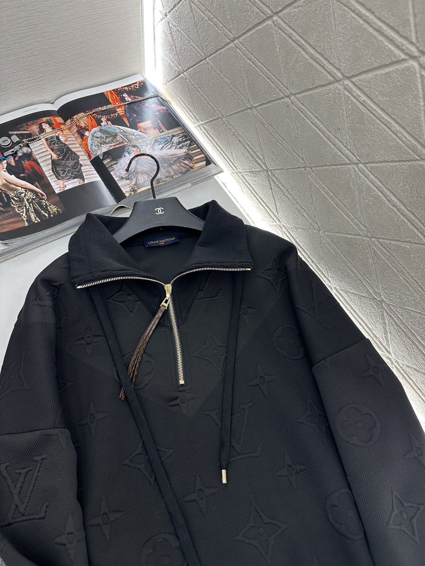 ♥Louis vuitto*♥2025新品上架 压花半开襟卫衣定制YB进口压花材质，柔软亲肤，穿搭时髦，