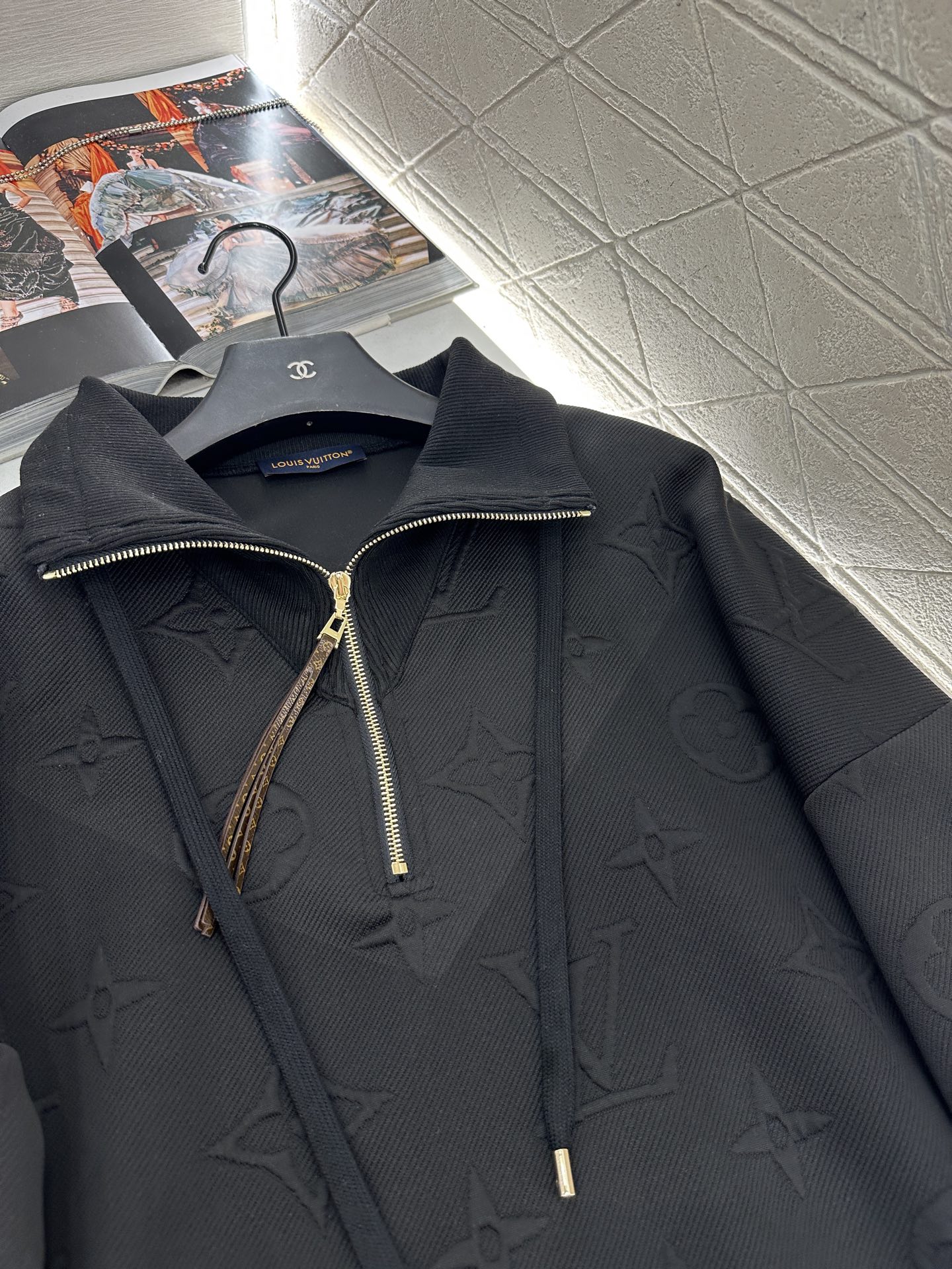 ♥Louis vuitto*♥2025新品上架 压花半开襟卫衣定制YB进口压花材质，柔软亲肤，穿搭时髦，