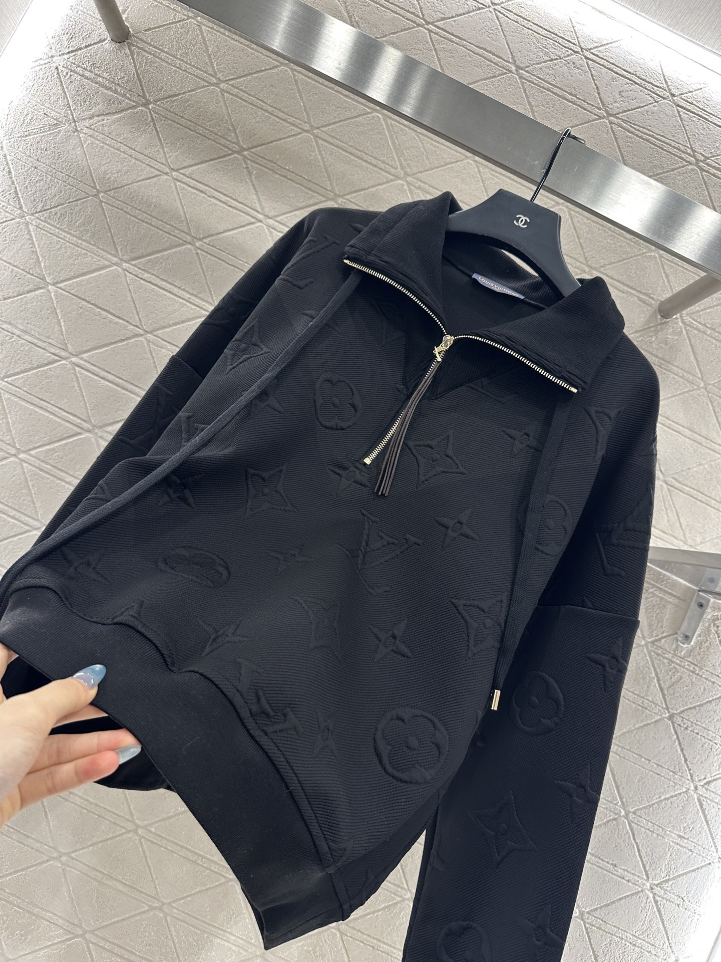 ♥Louis vuitto*♥2025新品上架 压花半开襟卫衣定制YB进口压花材质，柔软亲肤，穿搭时髦，