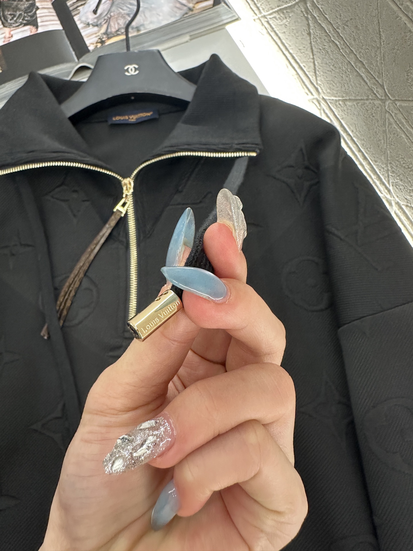 ♥Louis vuitto*♥2025新品上架 压花半开襟卫衣定制YB进口压花材质，柔软亲肤，穿搭时髦，