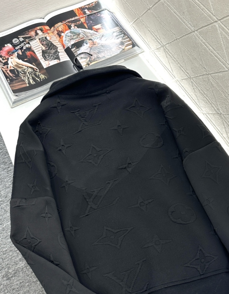 ♥Louis vuitto*♥2025新品上架 压花半开襟卫衣定制YB进口压花材质，柔软亲肤，穿搭时髦，