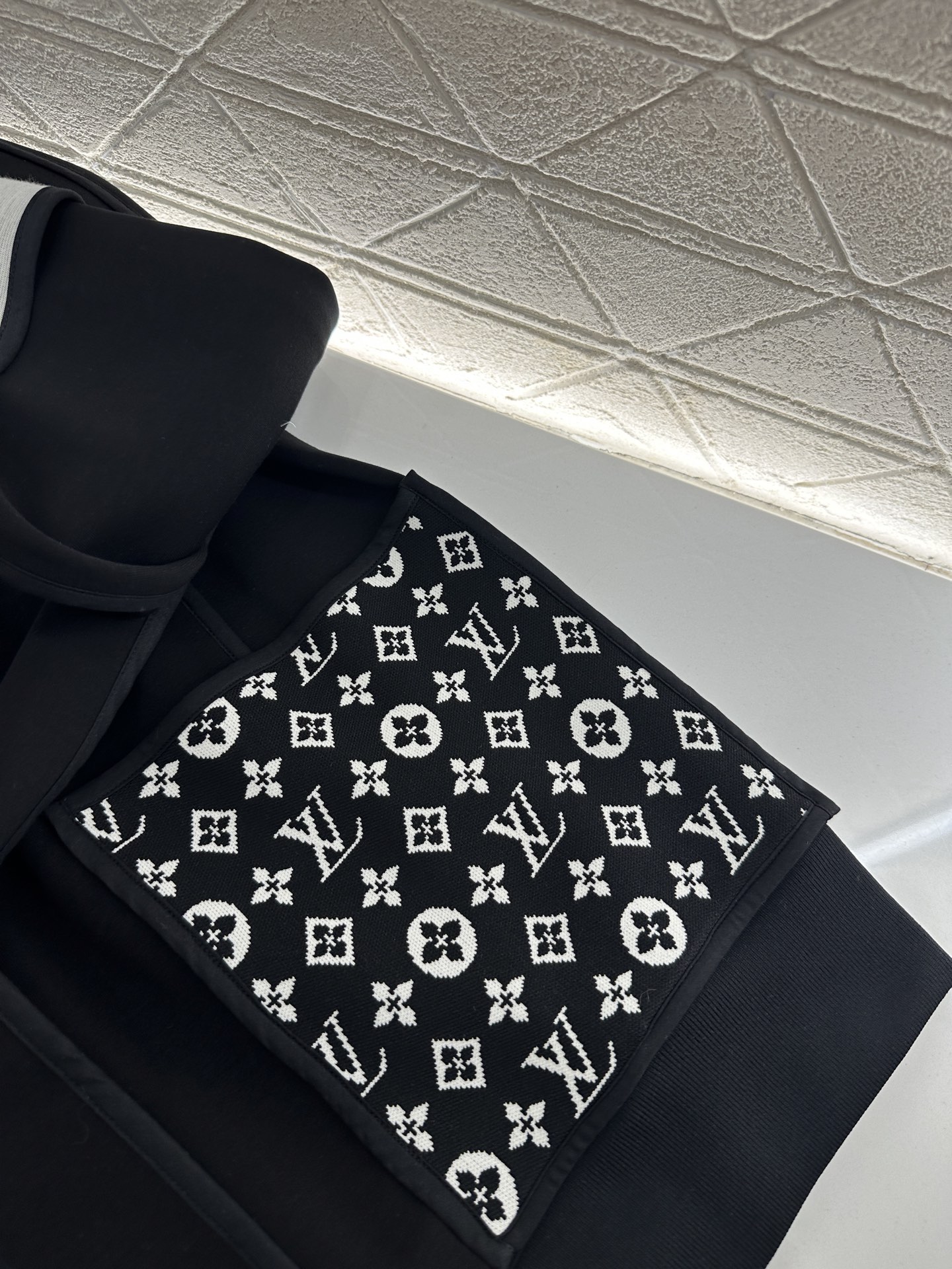 ♥Louis vuitto*♥2025新品上架 翻领提花腰带大衣外套定制YB棉纶混纺材质，复合工艺处理，