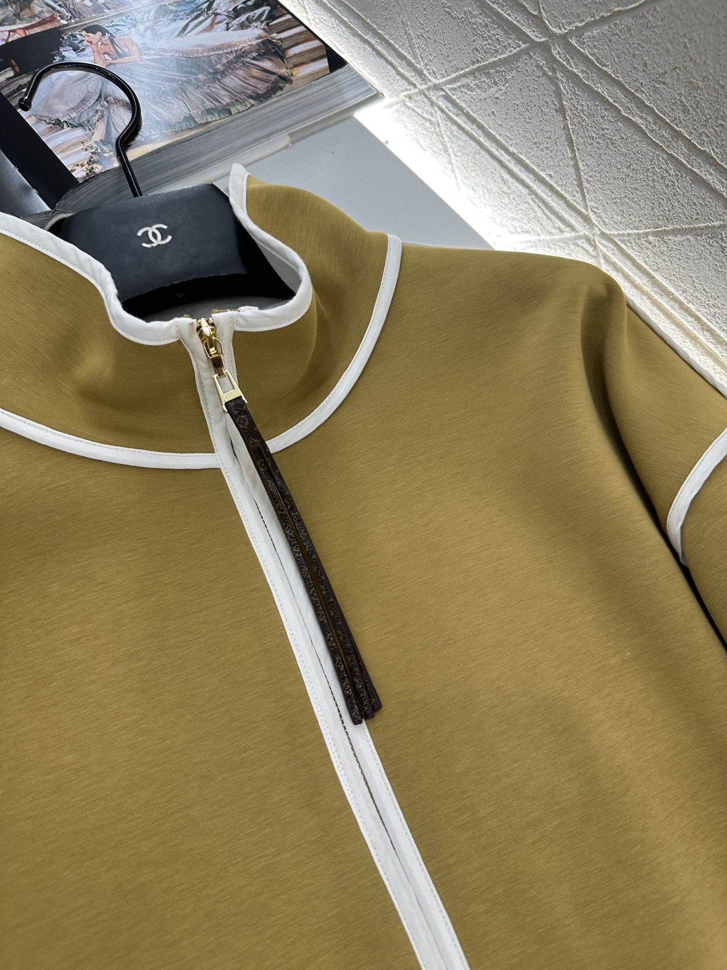 ♥Louis vuitto*♥2025新品上架 翻领提花腰带大衣外套定制YB棉纶混纺材质，复合工艺处理，