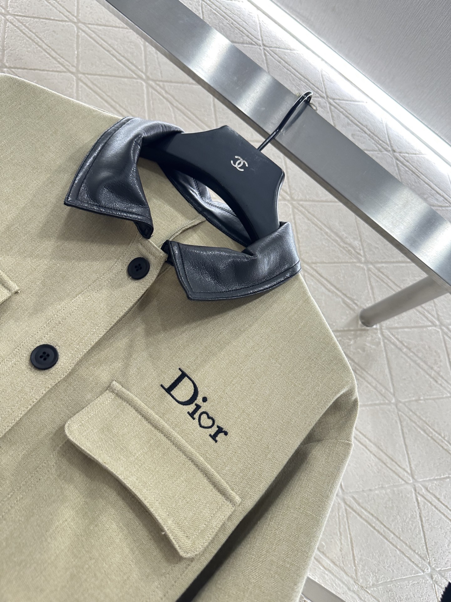 ♥Dio*♥2025新品上架 翻领拼皮外套长裤套装定制YB进口棉纶材质，质感高级，挺括有型，翻领外套搭配