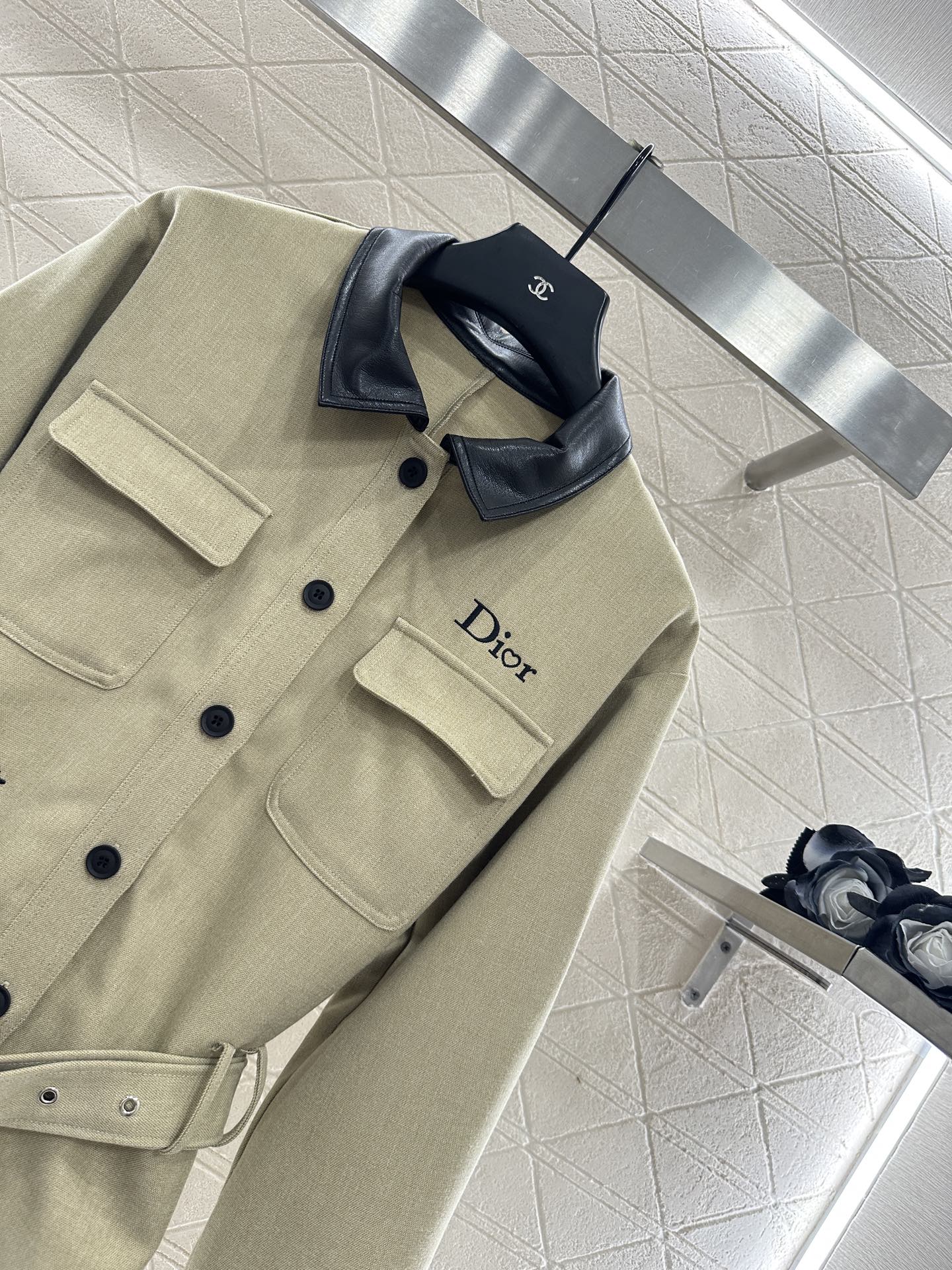 ♥Dio*♥2025新品上架 翻领拼皮外套长裤套装定制YB进口棉纶材质，质感高级，挺括有型，翻领外套搭配