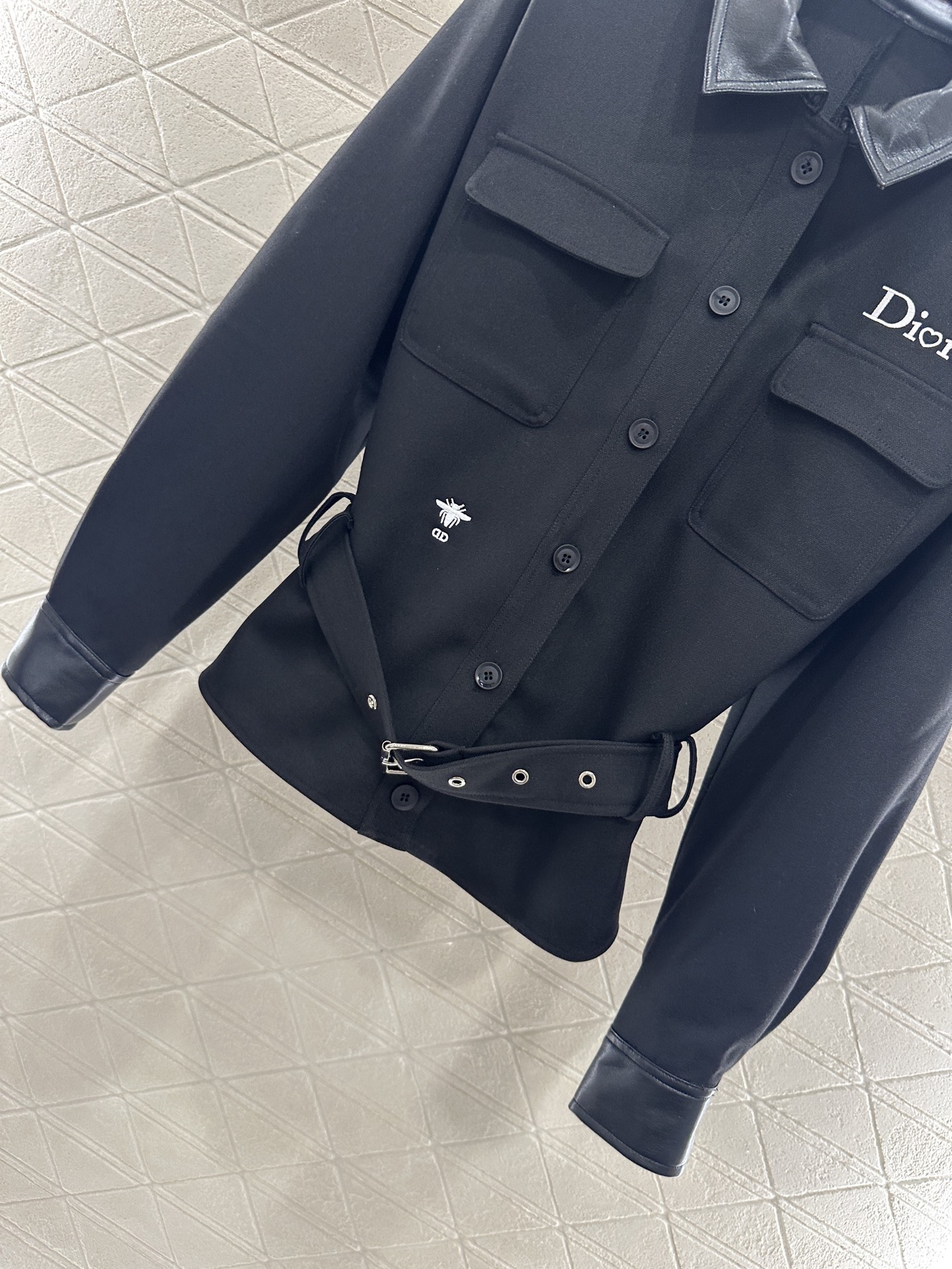 ♥Dio*♥2025新品上架 翻领拼皮外套长裤套装定制YB进口棉纶材质，质感高级，挺括有型，翻领外套搭配