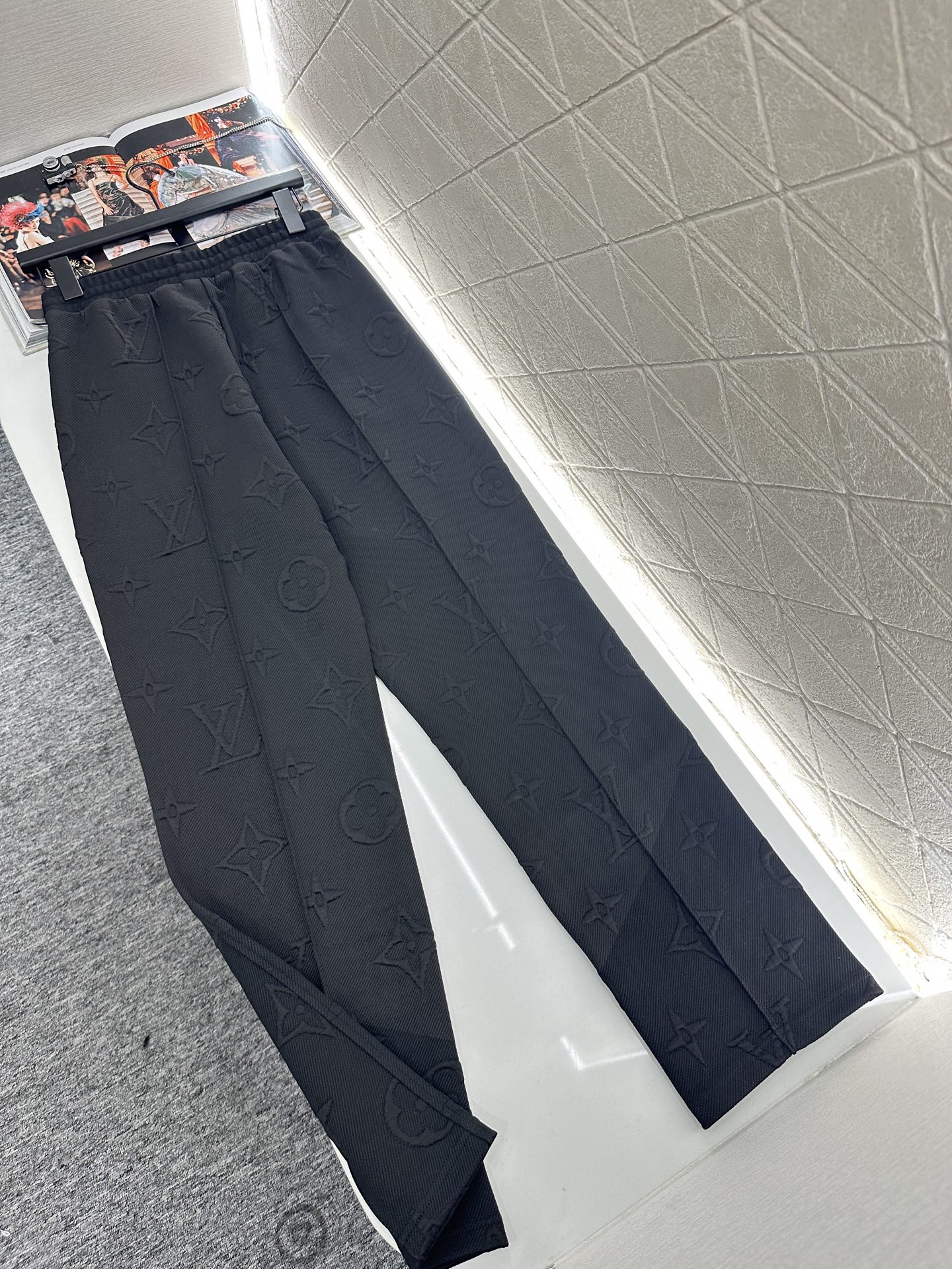 ♥Louis vuitto*♥2025新品上架 压花连帽收腰外套长裤套装定制YB进口压花材质，舒适亲肤，