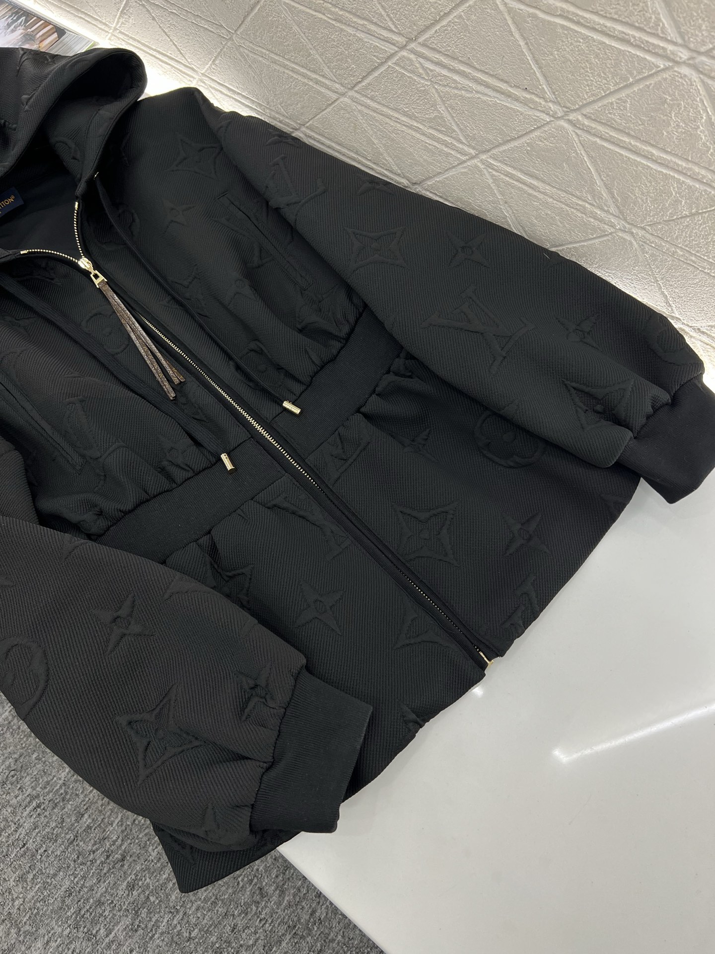 ♥Louis vuitto*♥2025新品上架 压花连帽收腰外套长裤套装定制YB进口压花材质，舒适亲肤，