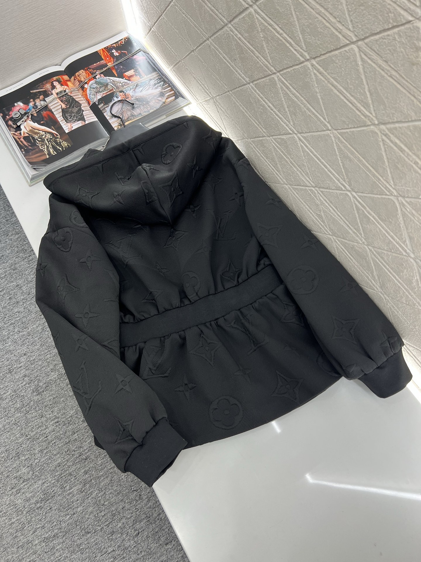 ♥Louis vuitto*♥2025新品上架 压花连帽收腰外套长裤套装定制YB进口压花材质，舒适亲肤，