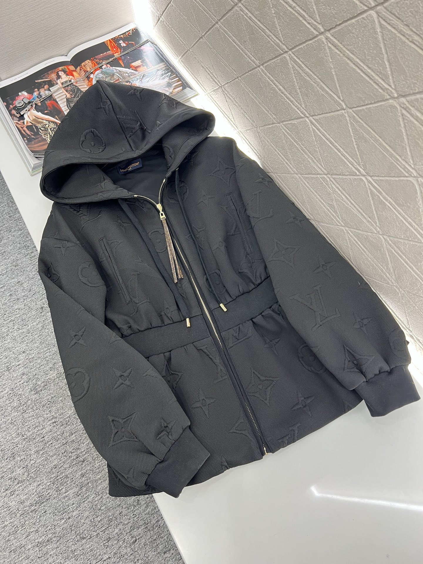 ♥Louis vuitto*♥2025新品上架 压花连帽收腰外套长裤套装定制YB进口压花材质，舒适亲肤，