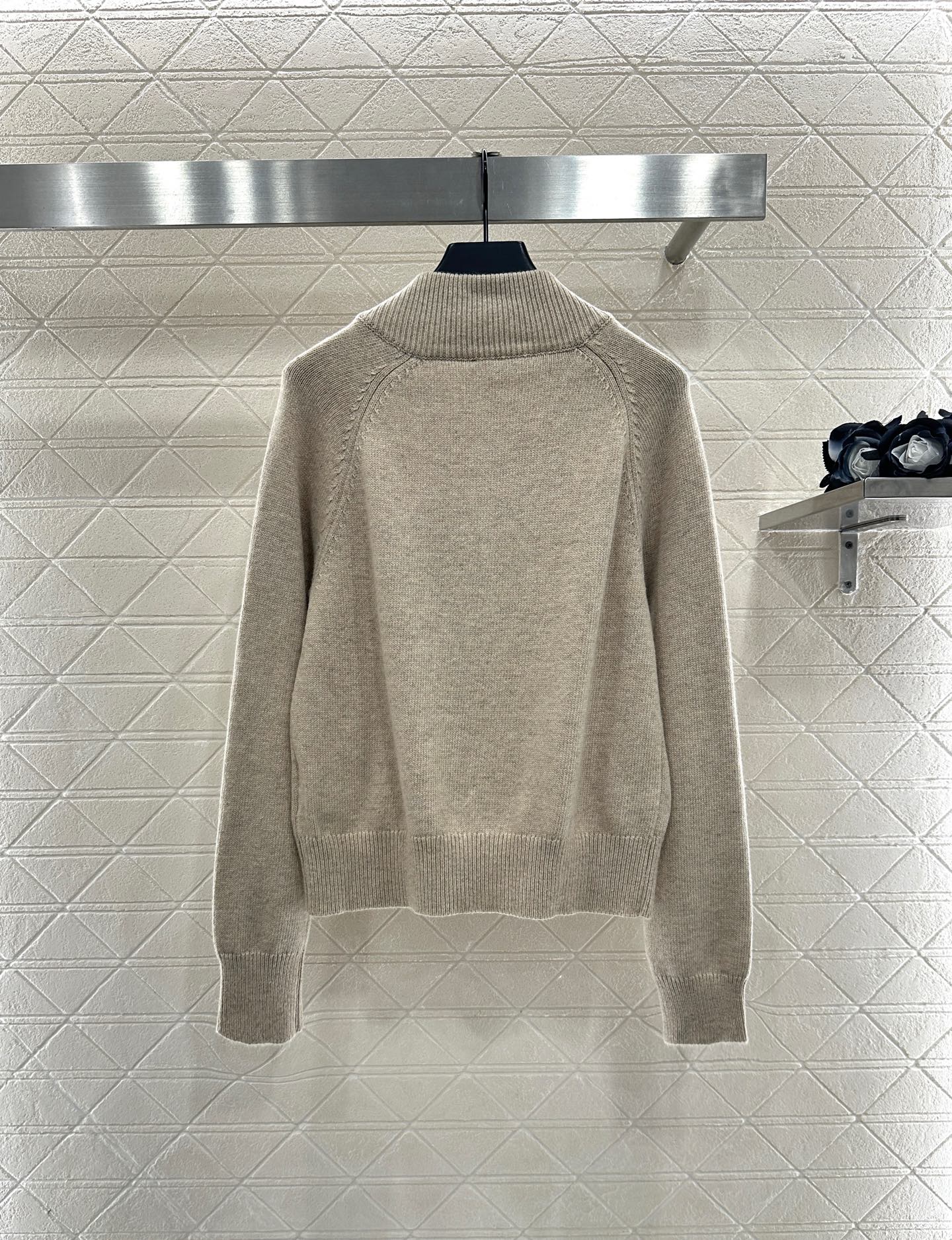 ♥Miumi*♥2025新品上架 拉链针织外套定制YB羊毛纱线织造，质感高级，舒适柔软，拉链针织外套剪裁