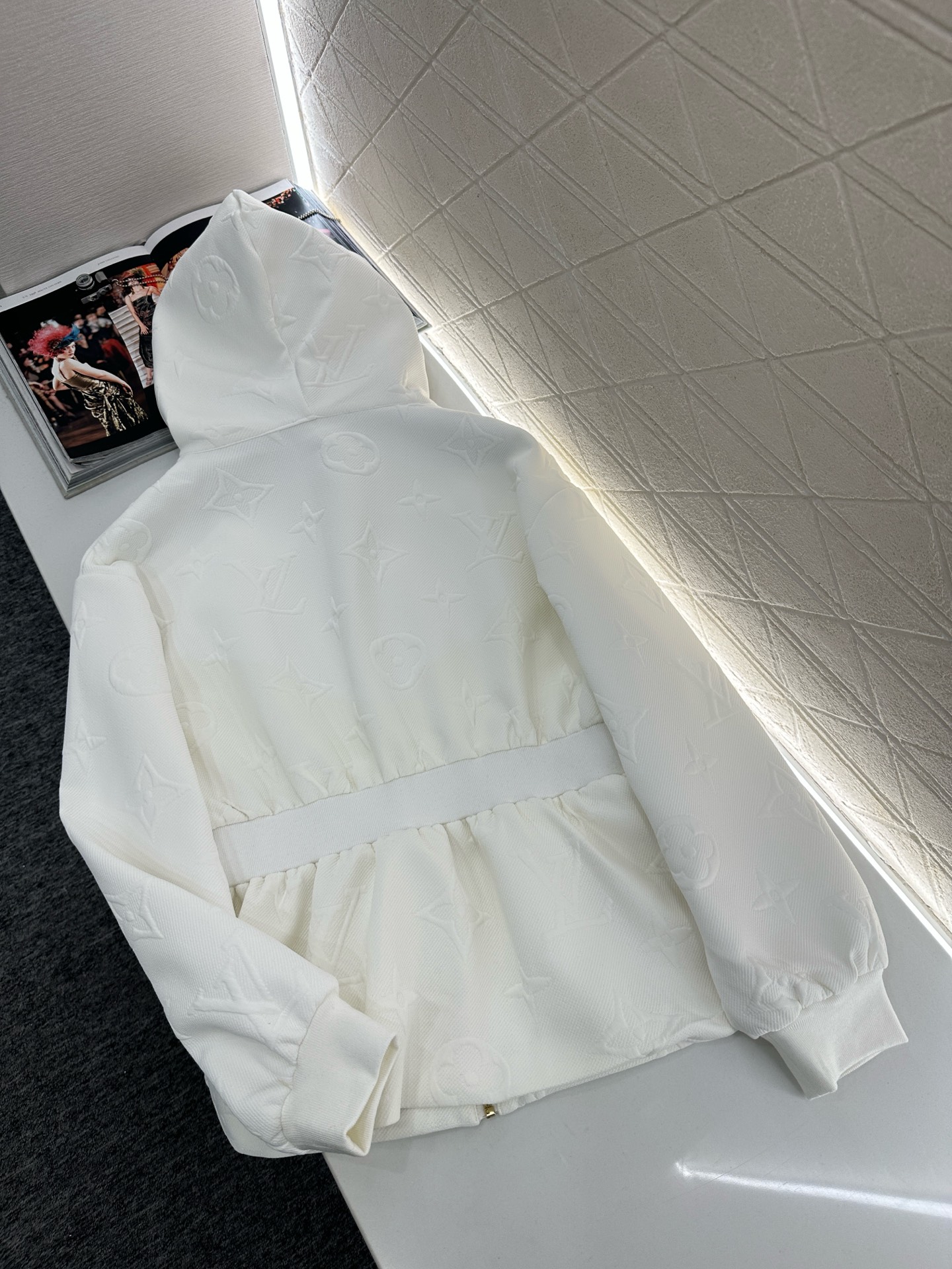 ♥Louis vuitto*♥2025新品上架 压花连帽收腰外套长裤套装定制YB进口压花材质，舒适亲肤，