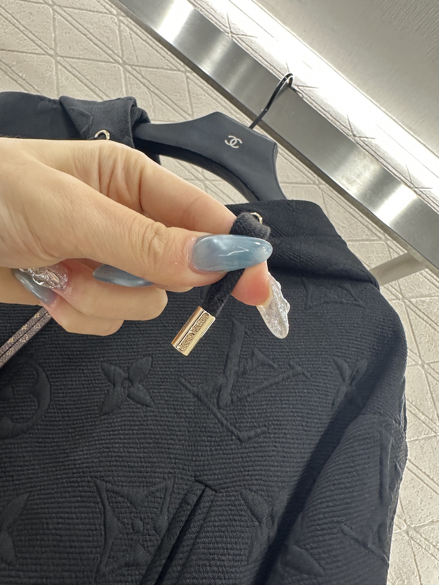 ♥Louis vuitto*♥2025新品上架 压花连帽收腰外套长裤套装定制YB进口压花材质，舒适亲肤，