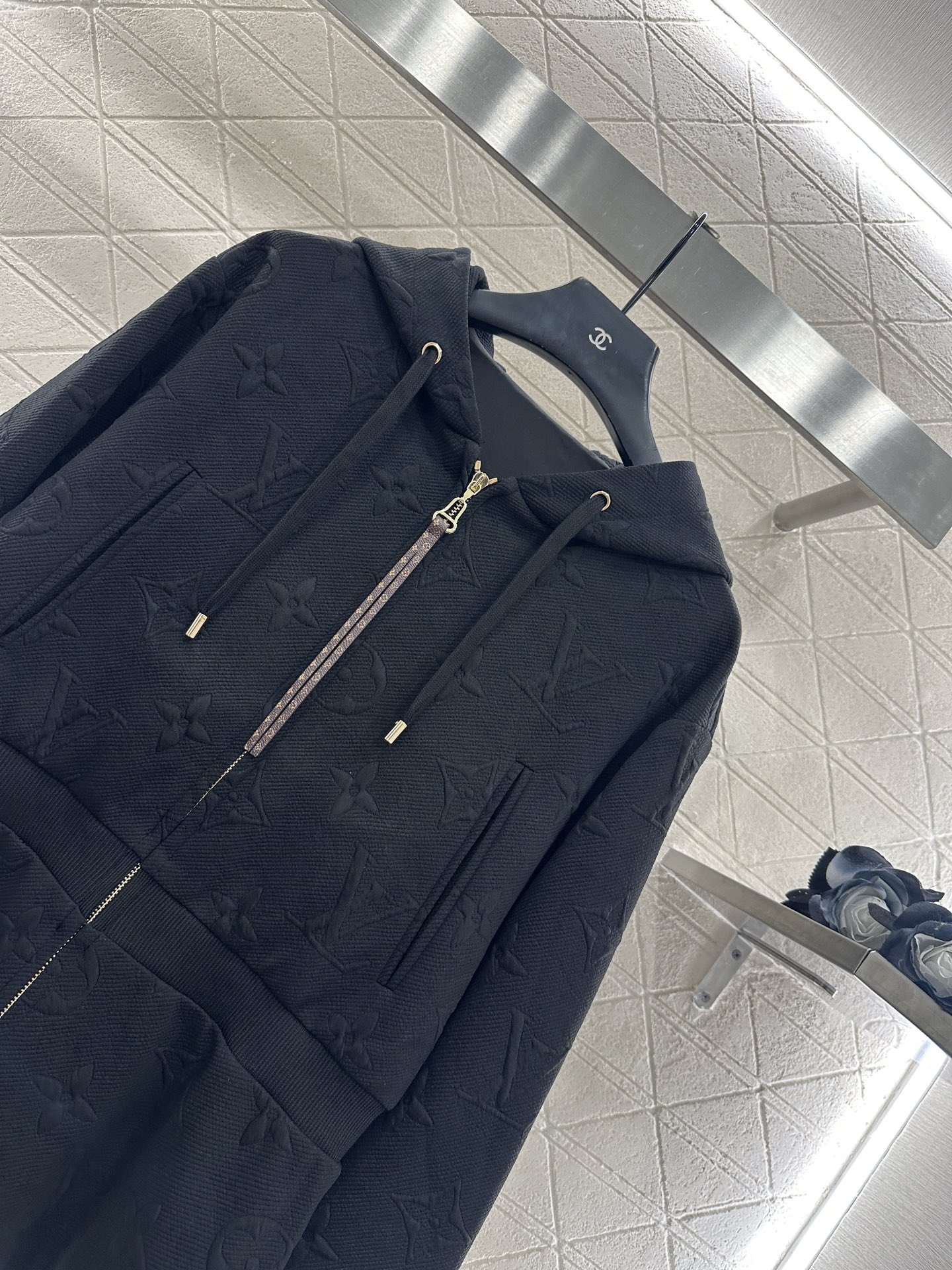 ♥Louis vuitto*♥2025新品上架 压花连帽收腰外套长裤套装定制YB进口压花材质，舒适亲肤，